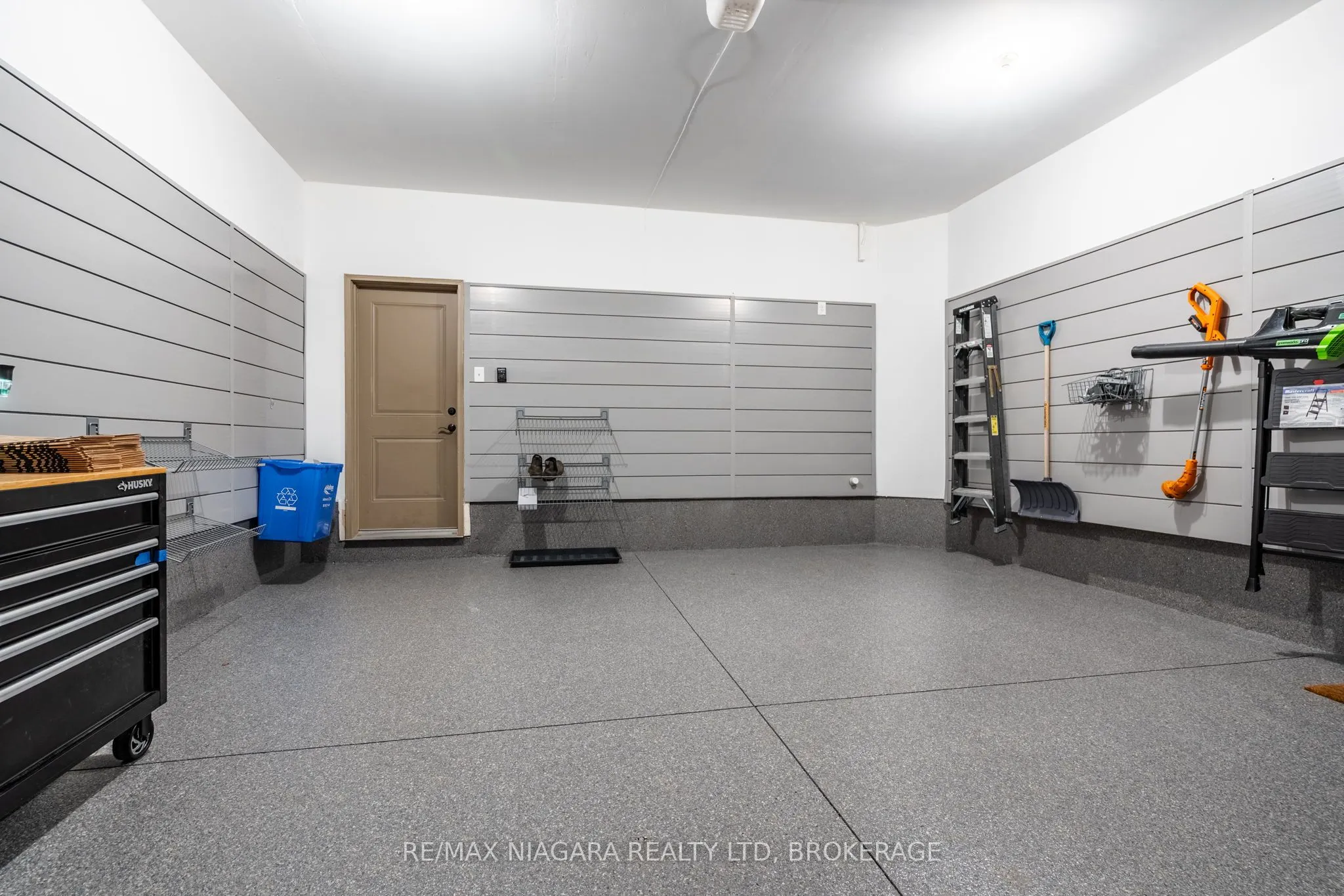 270 Main Street W, #16