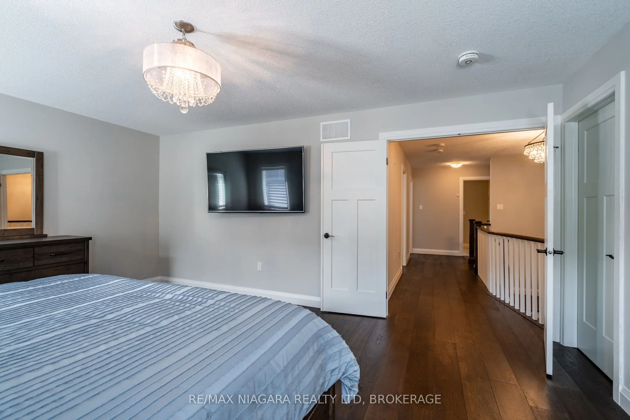 270 Main Street W, #16