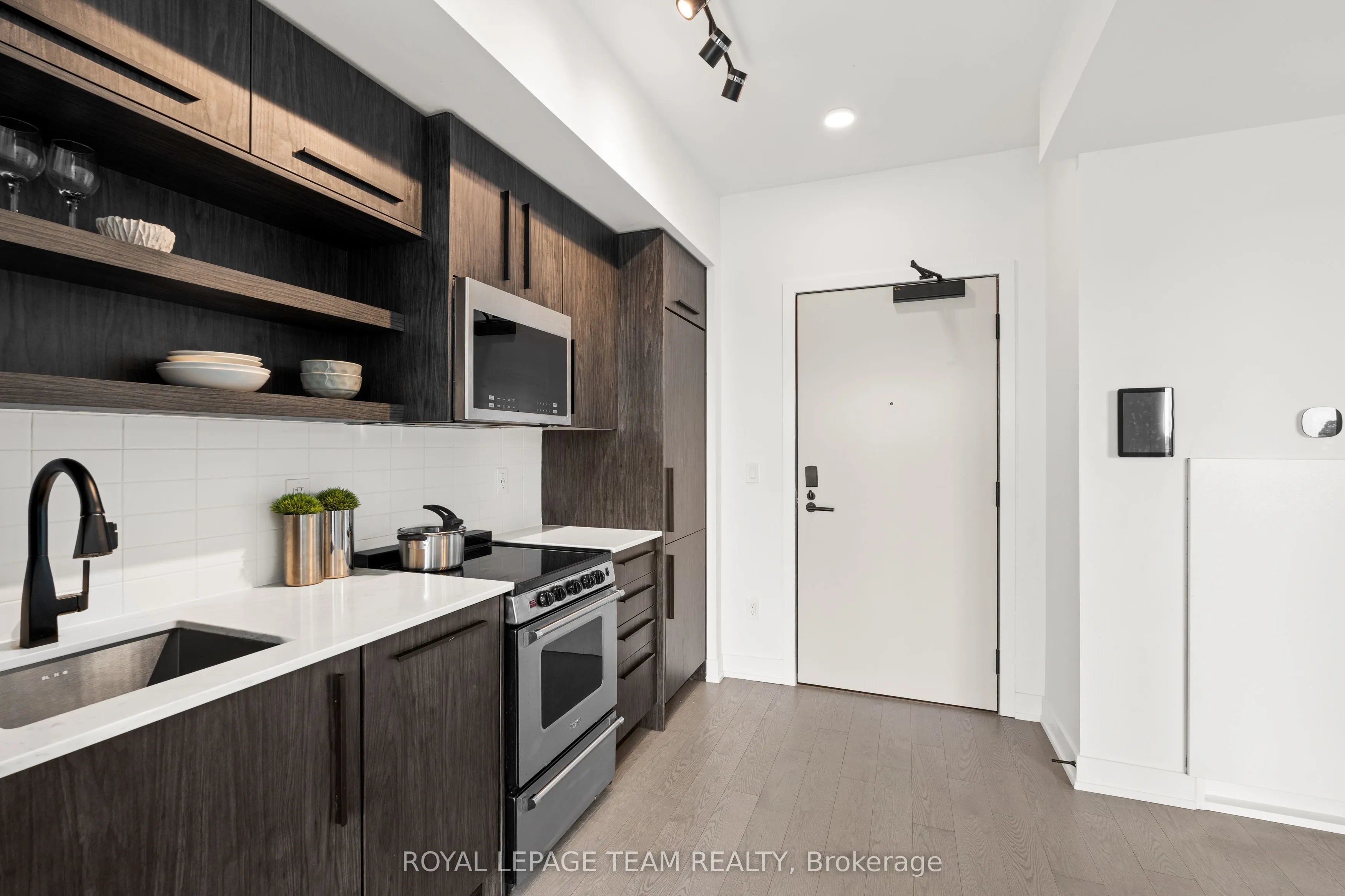 560 Rideau Street, #521