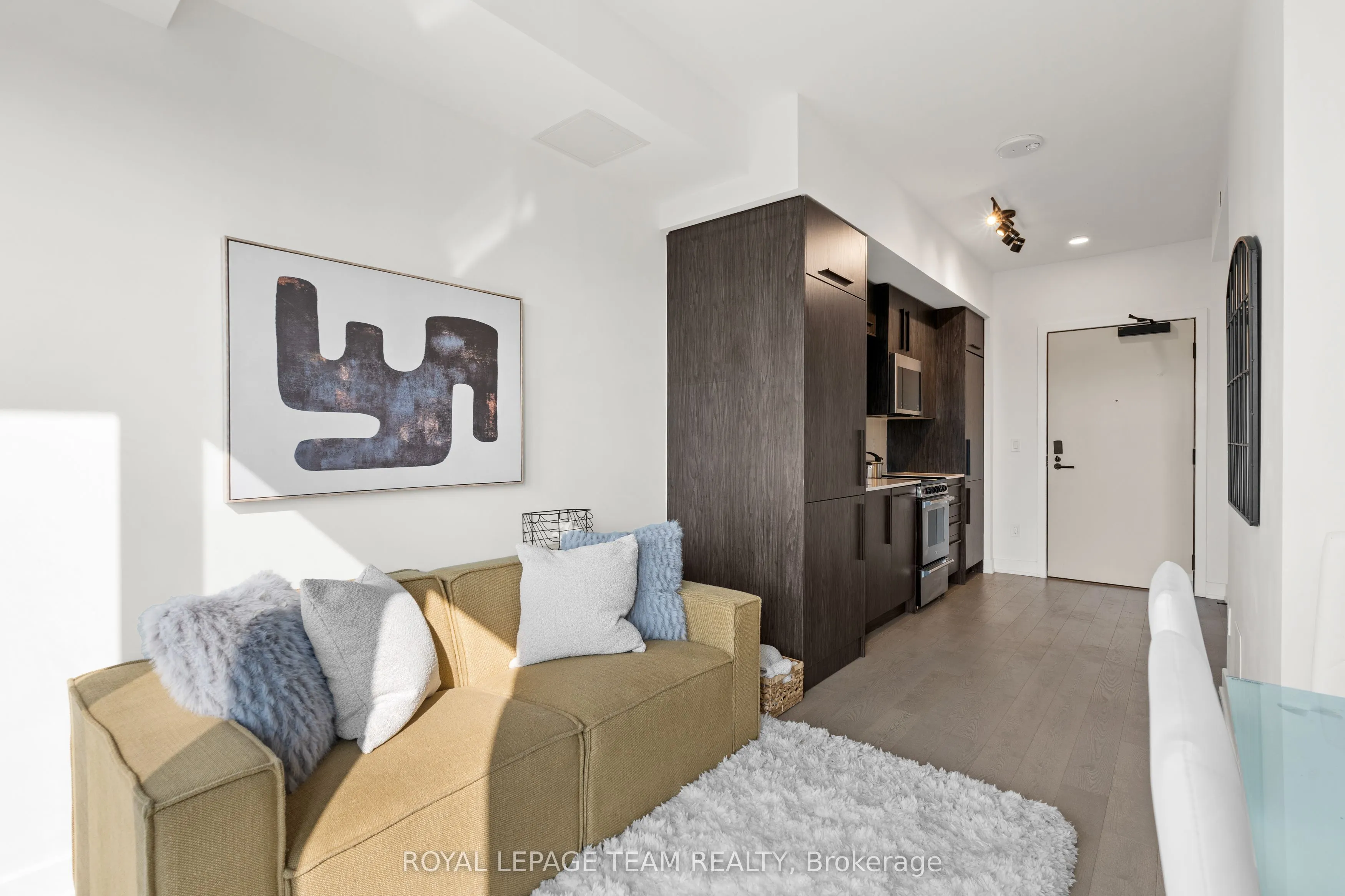 560 Rideau Street, #521