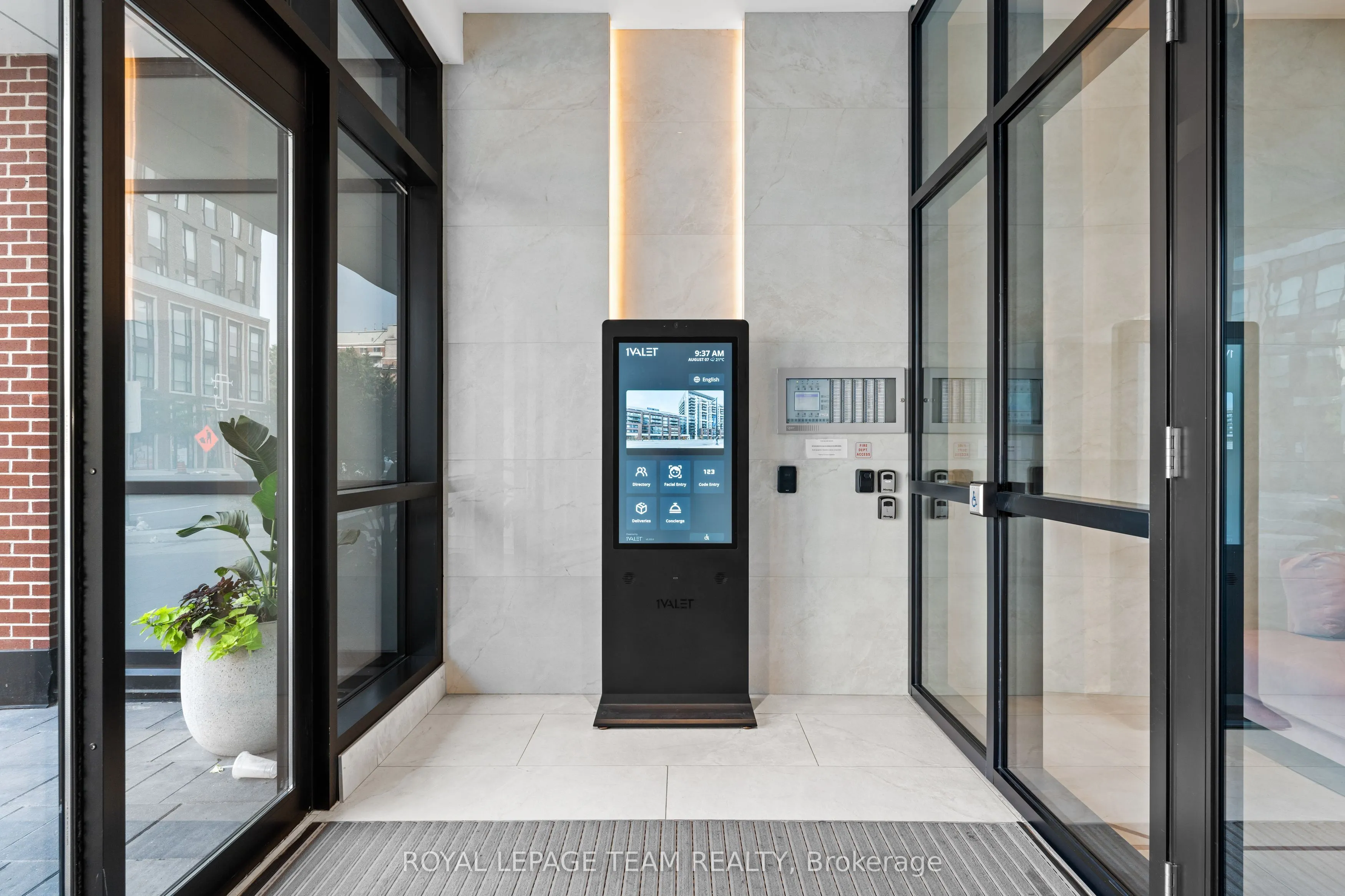 560 Rideau Street, #521