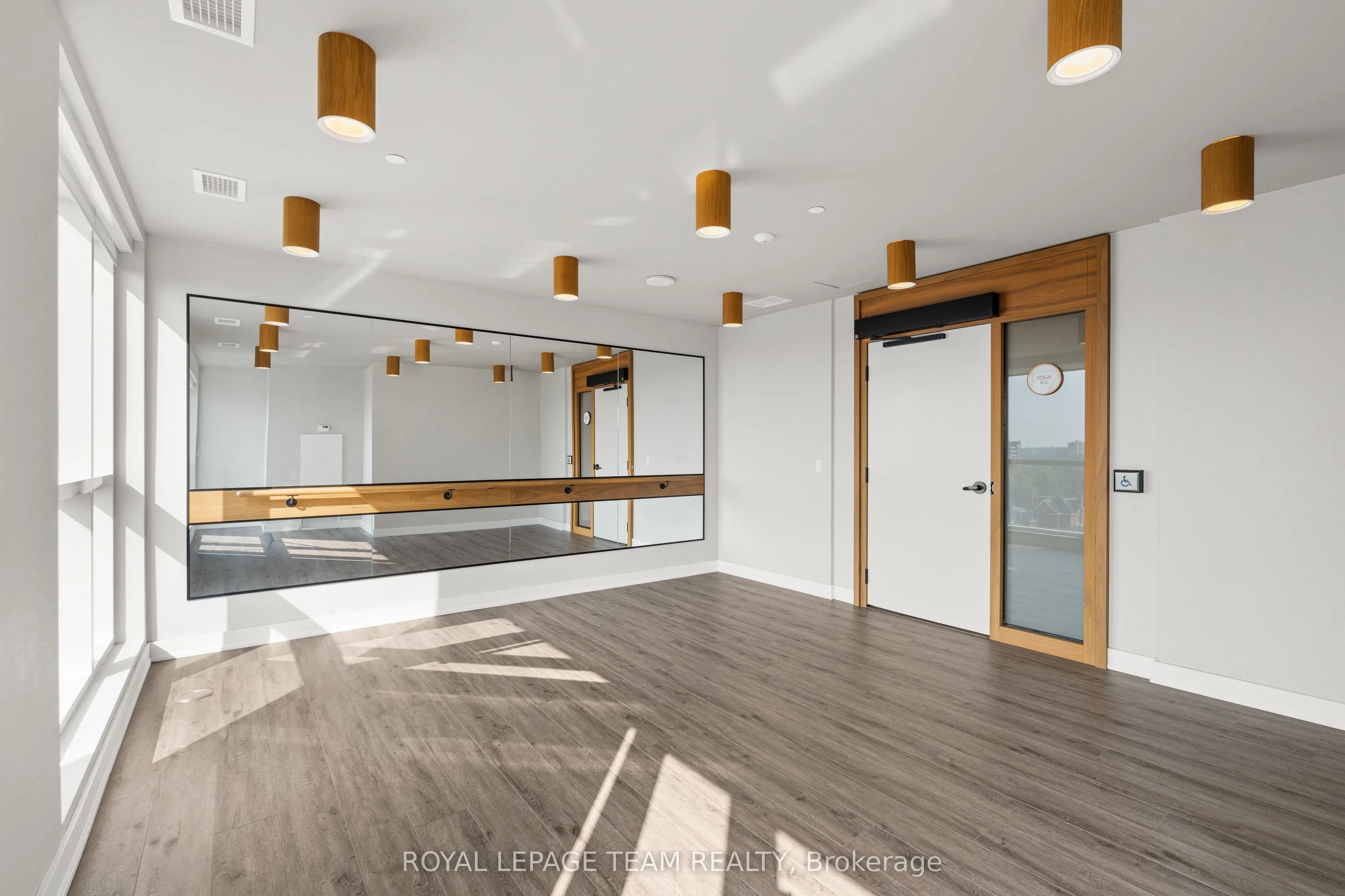 560 Rideau Street, #521