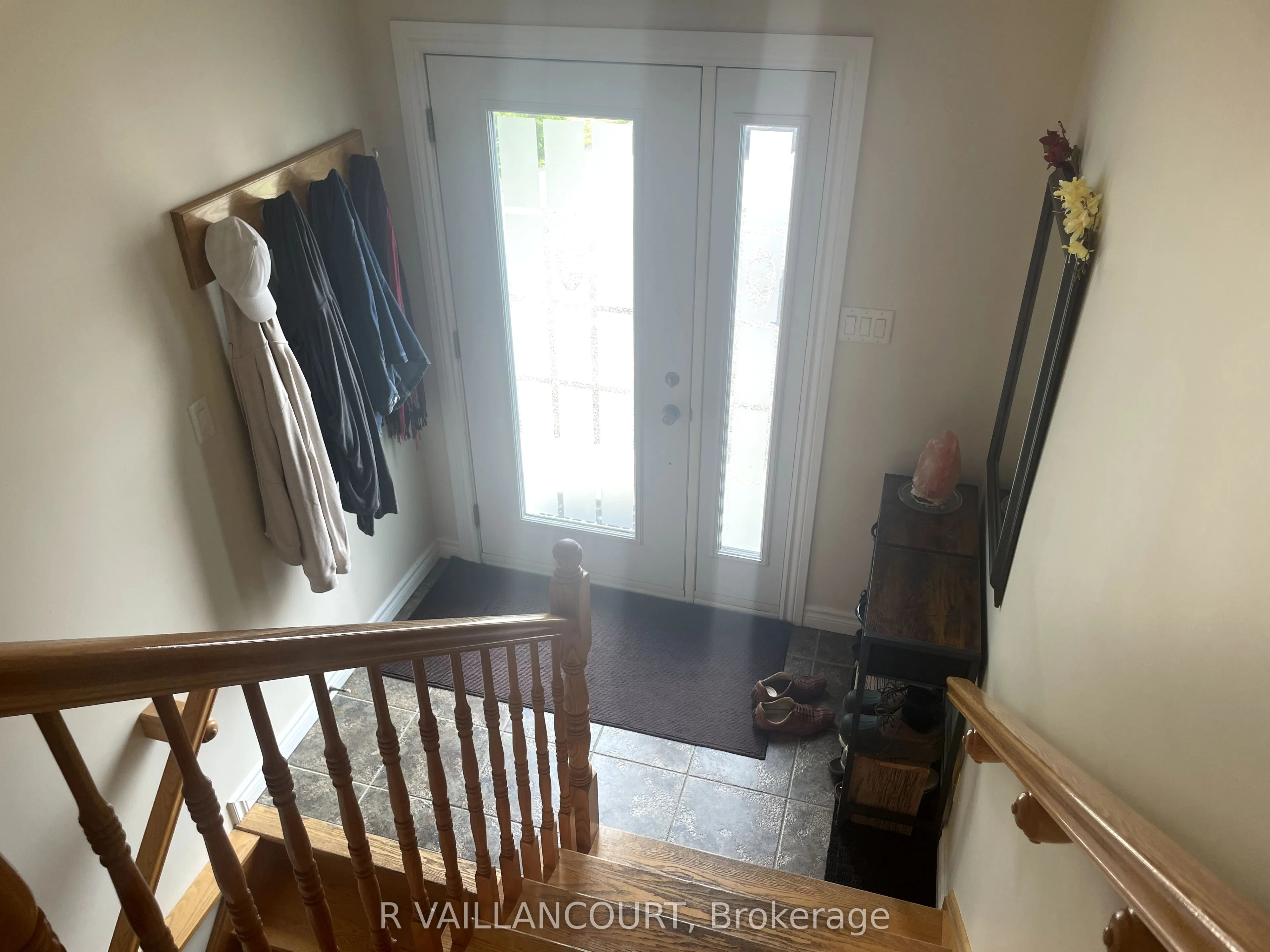 87 KINCARDINE Street E