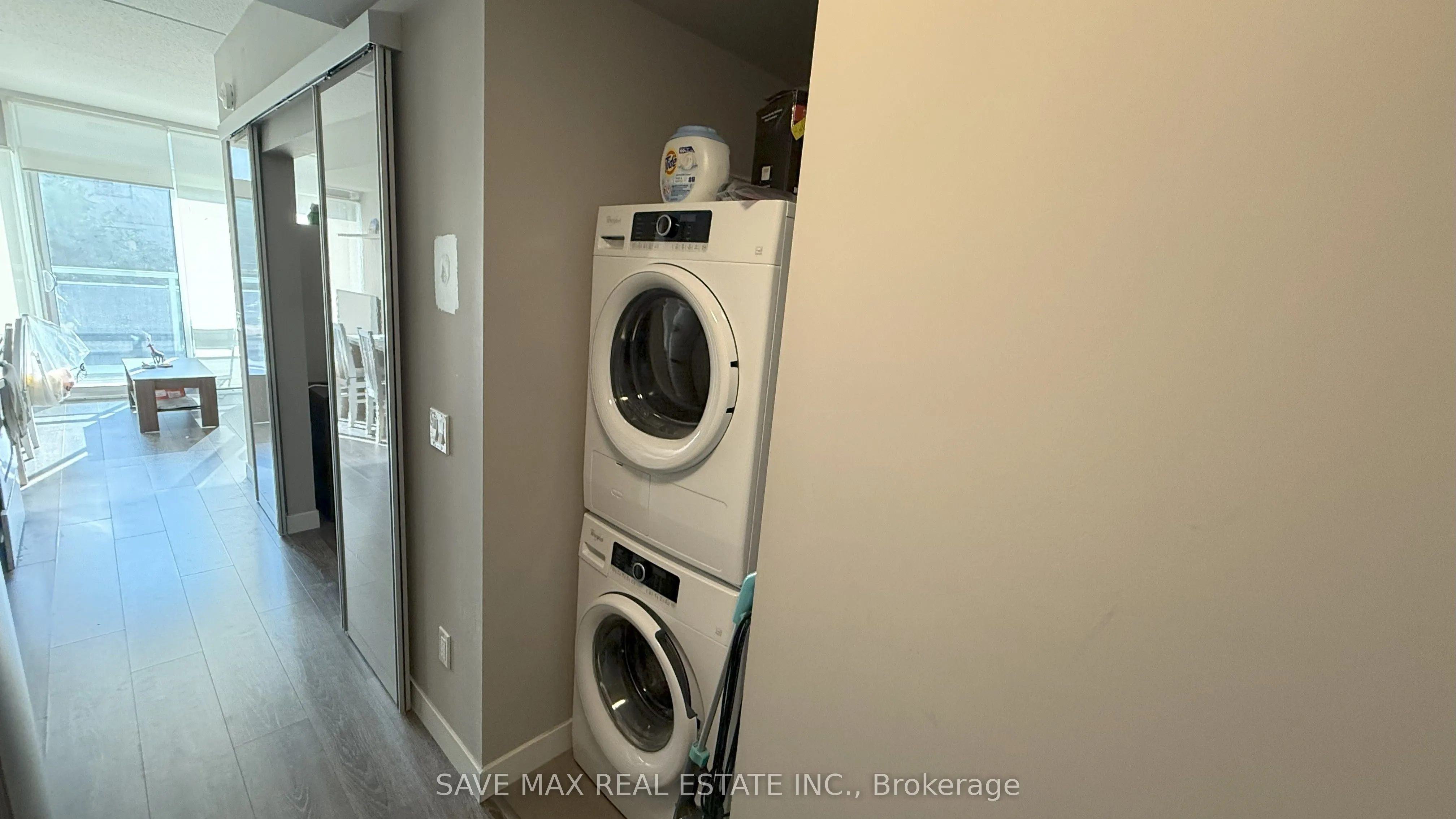 308 Lester Street, #211