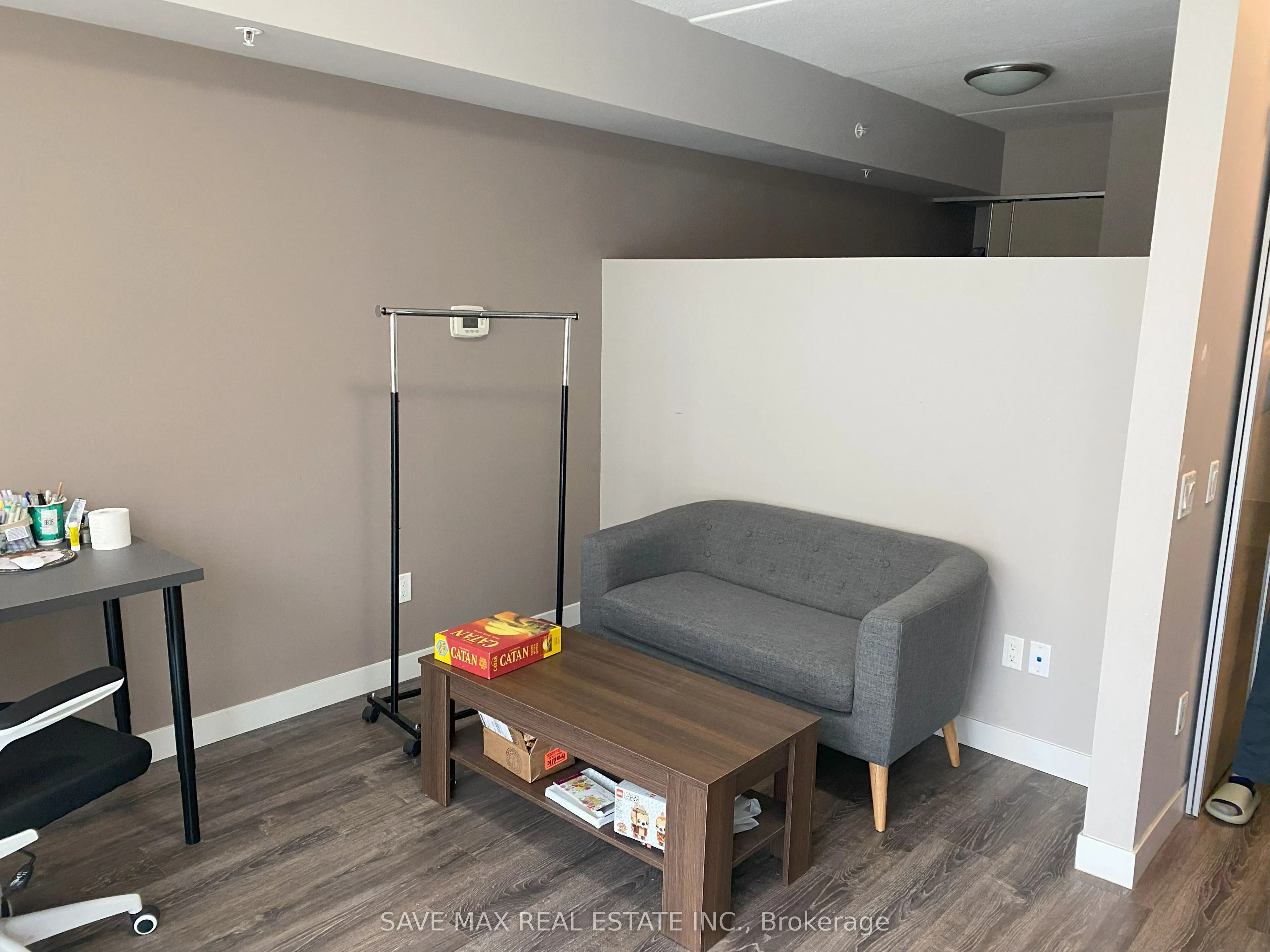 308 Lester Street, #211