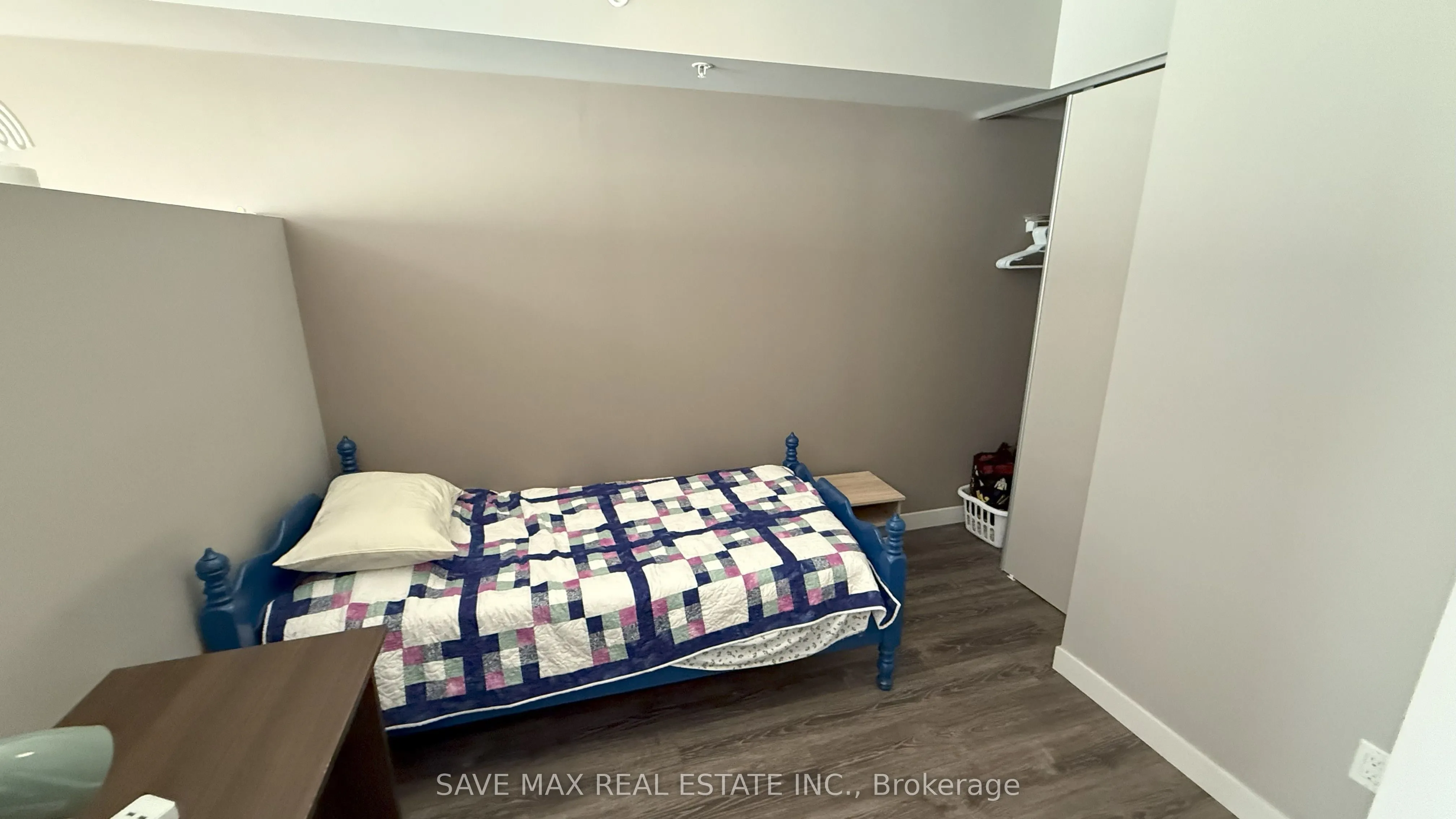 308 Lester Street, #211