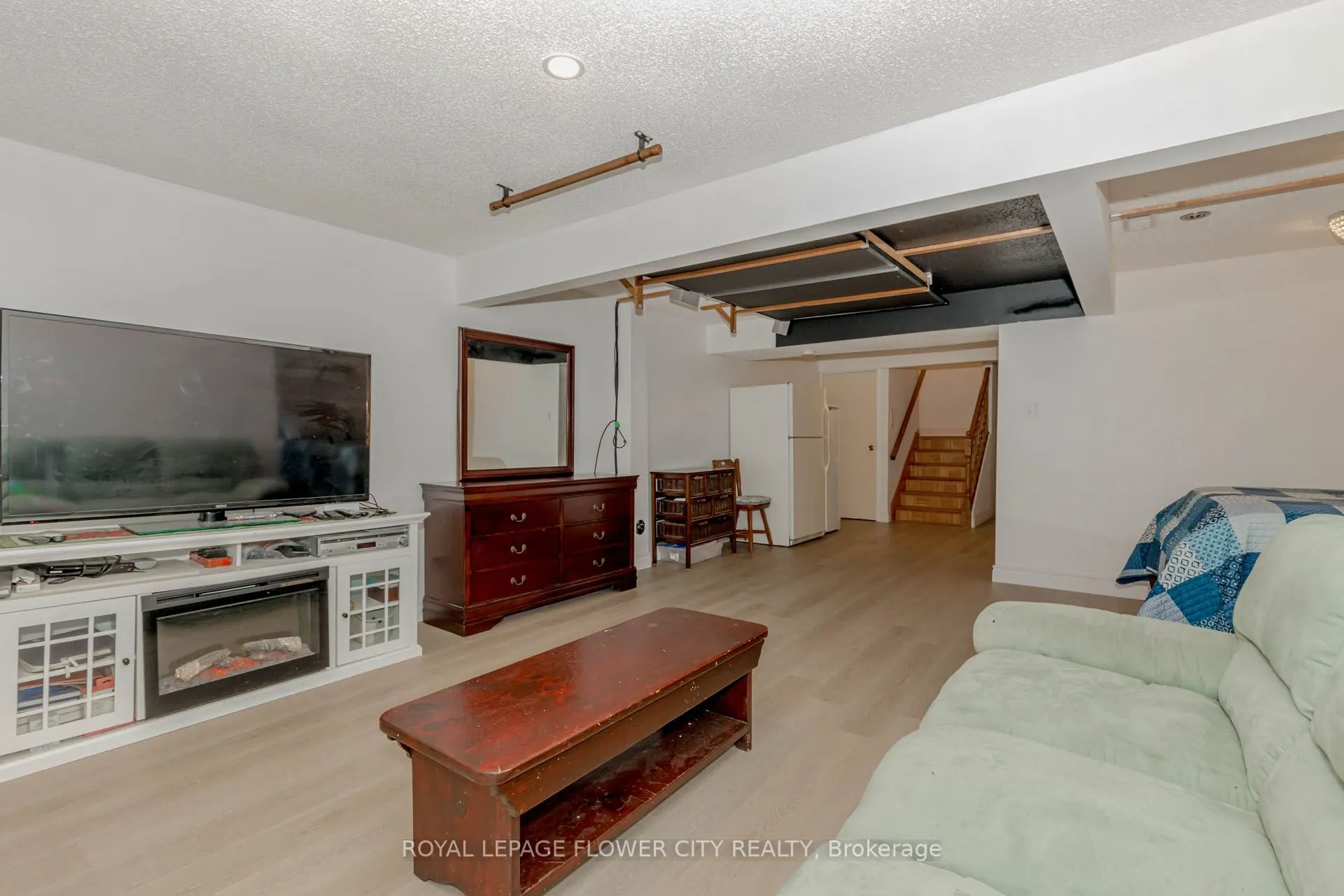523 Beechwood Drive, #4