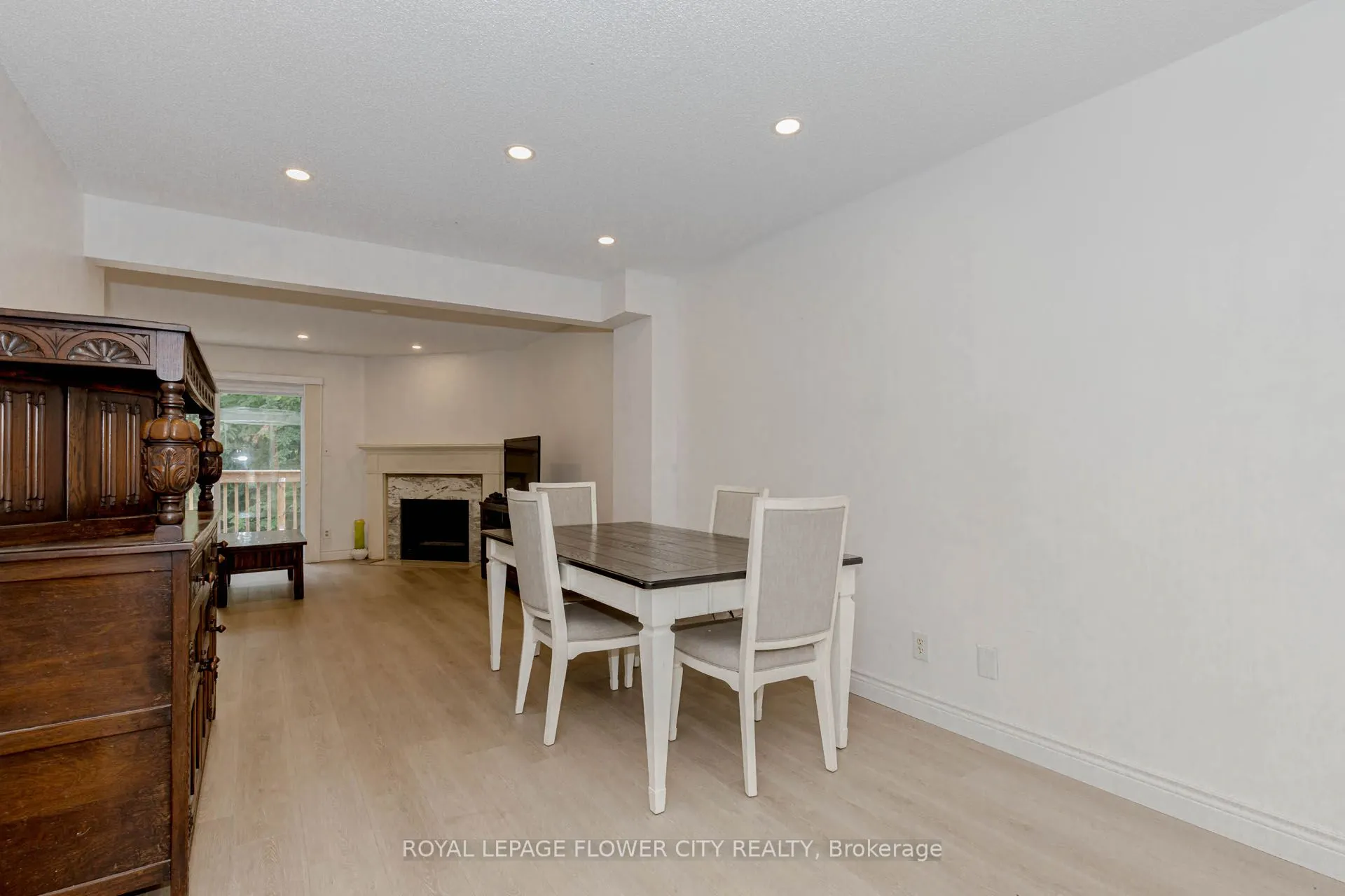 523 Beechwood Drive, #4