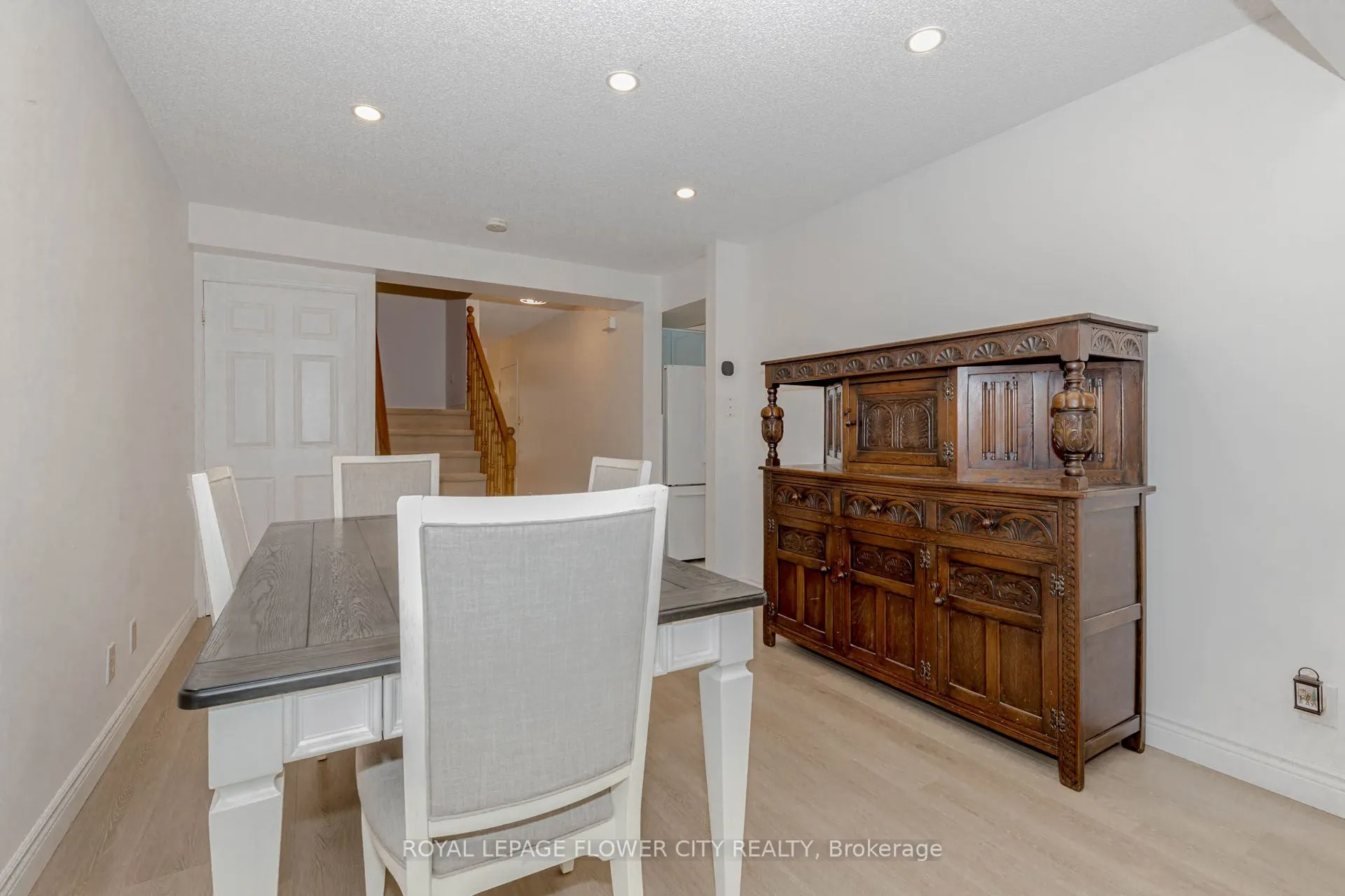 523 Beechwood Drive, #4