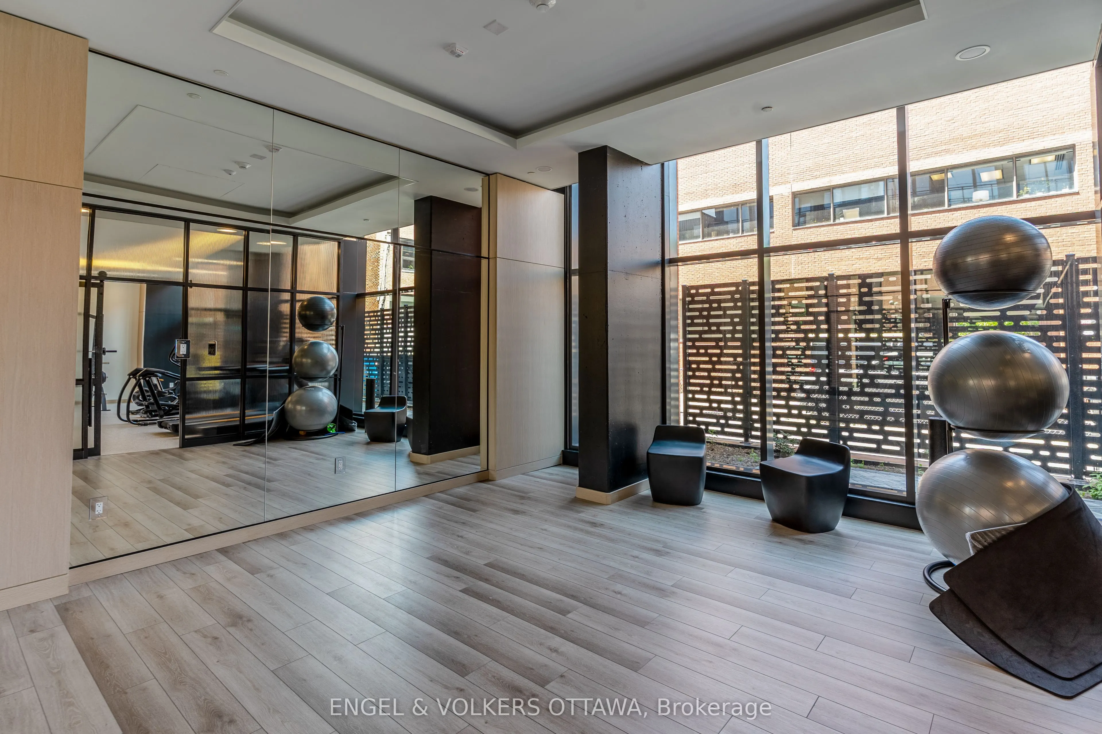 10 James Street #709