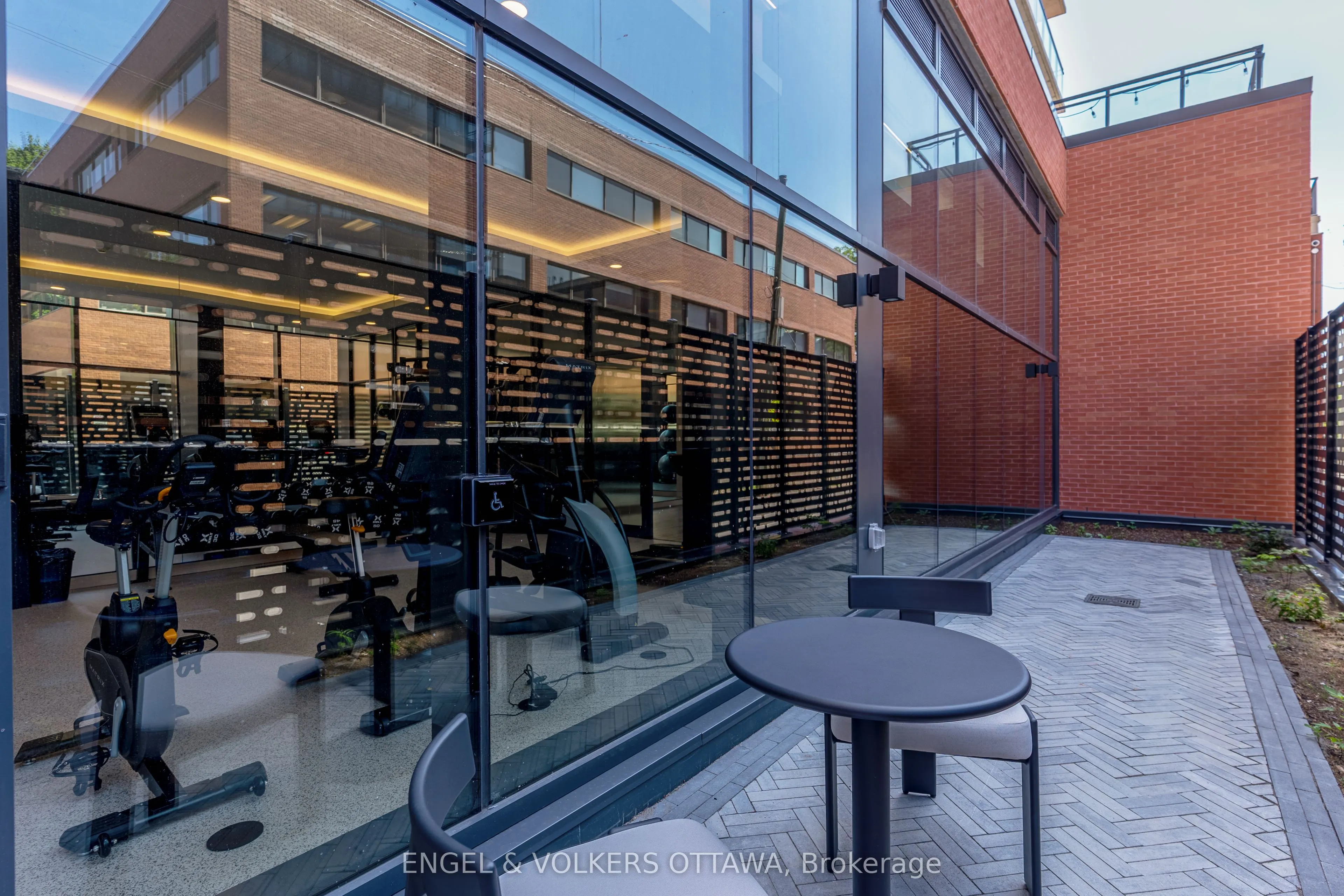 10 James Street, #613