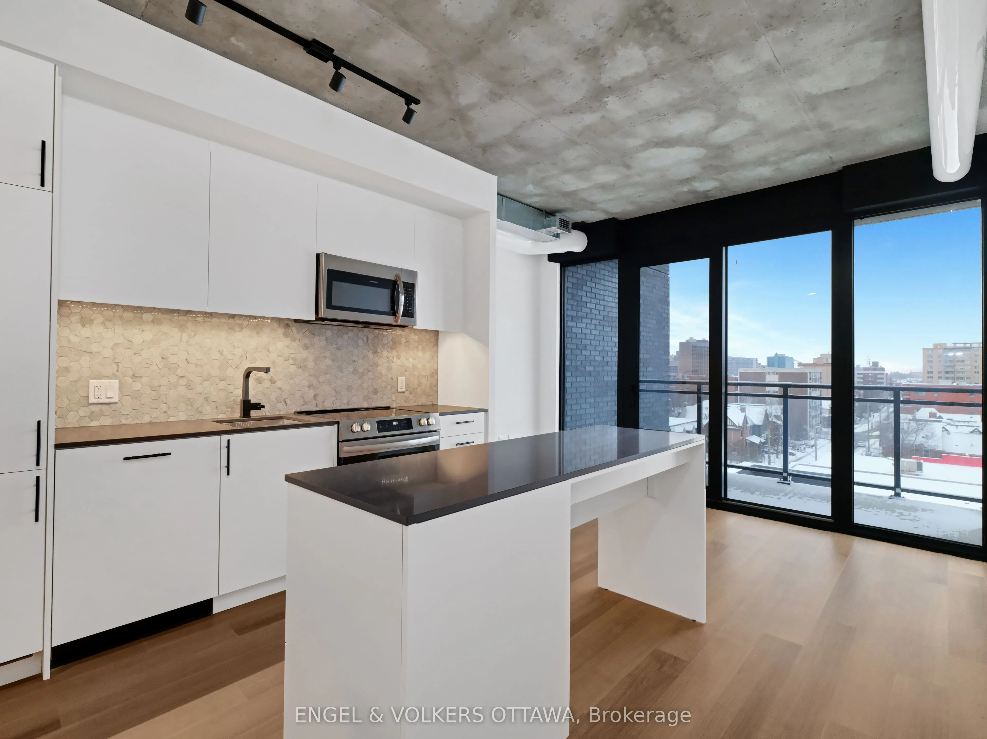 10 James Street, #613