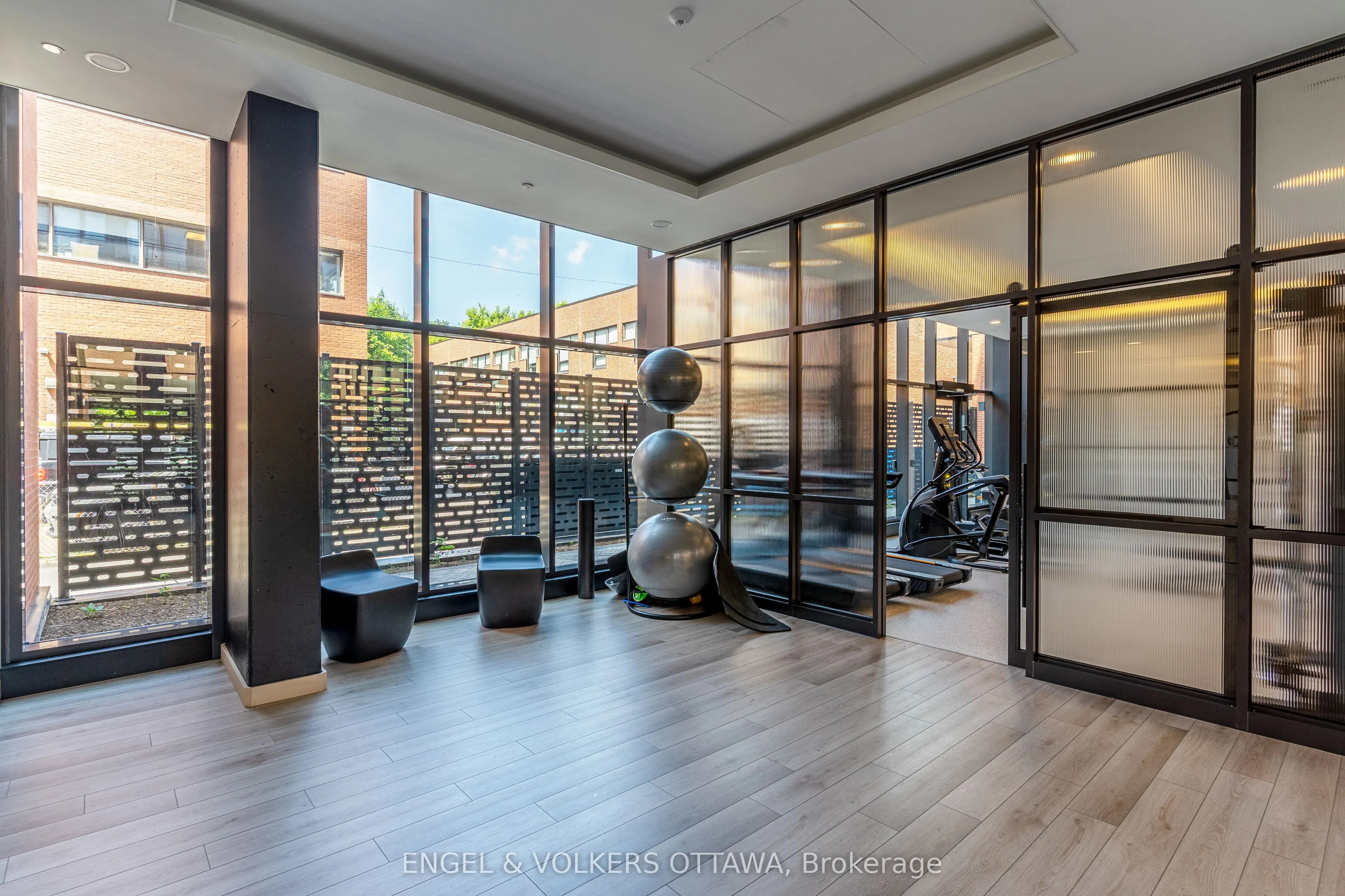 10 James Street, #613