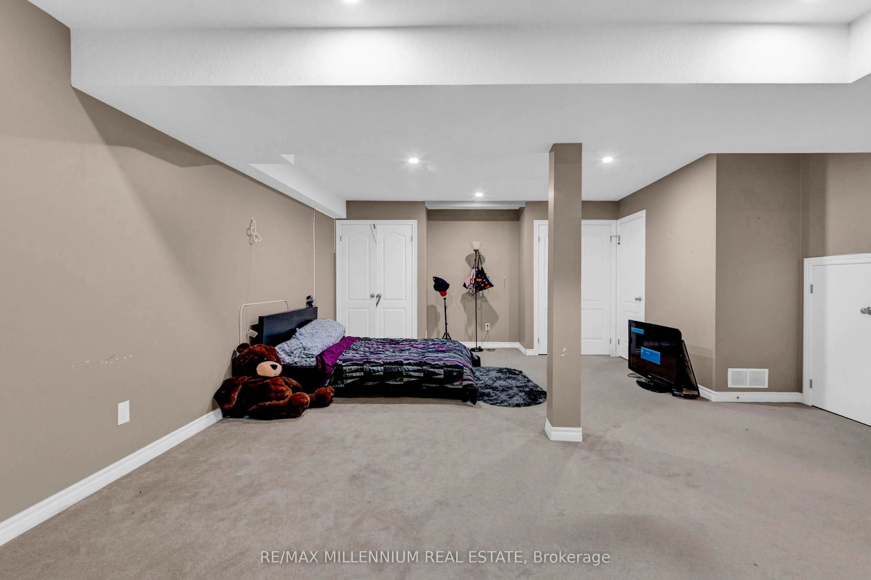 13 Ridgewood Court