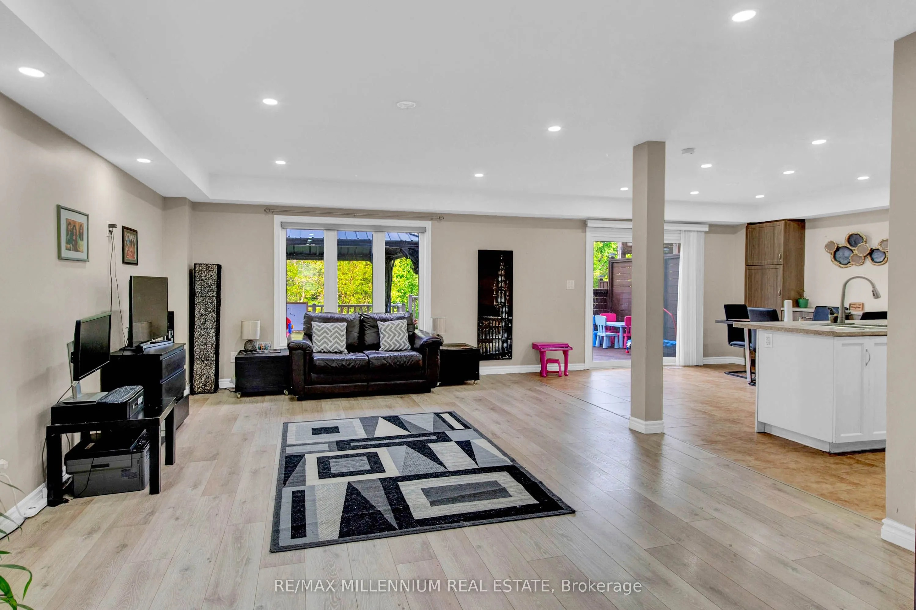 13 Ridgewood Court