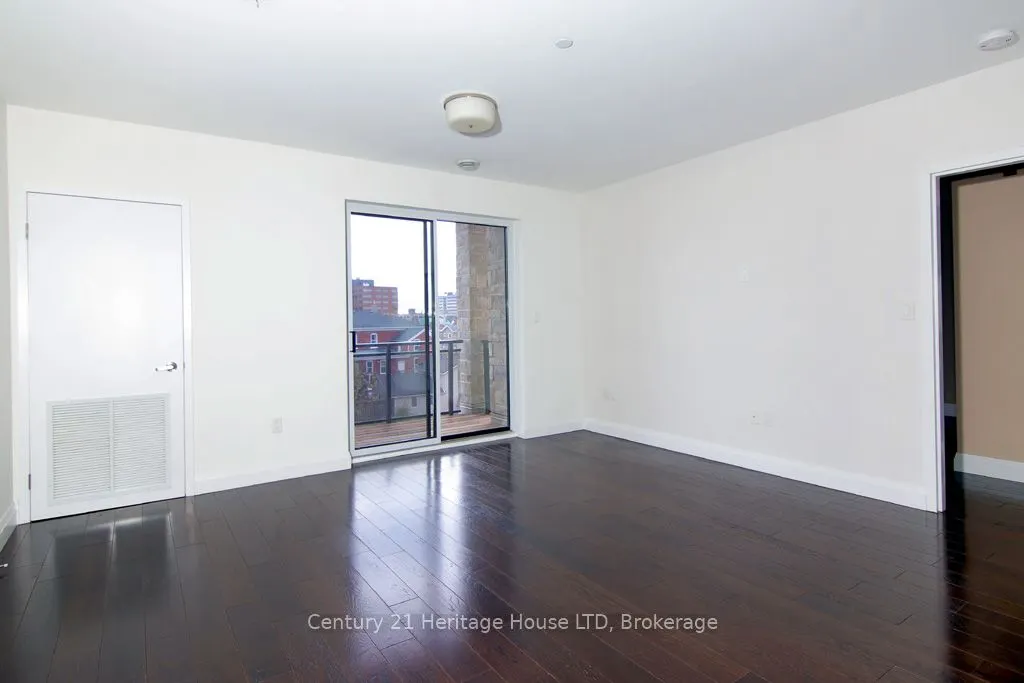 26 Wellington Street, #404