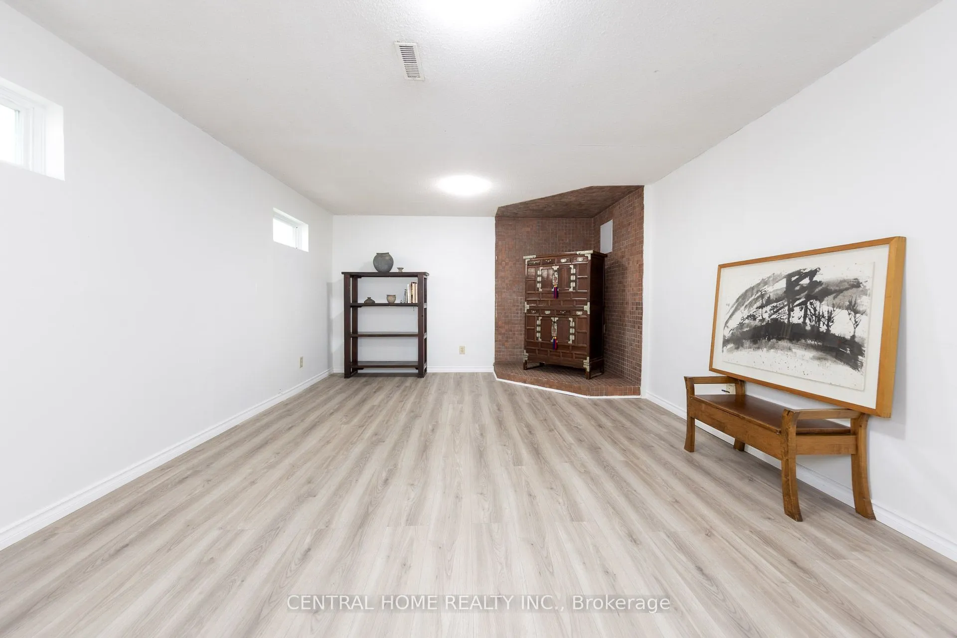 92 Pinemeadow Crescent