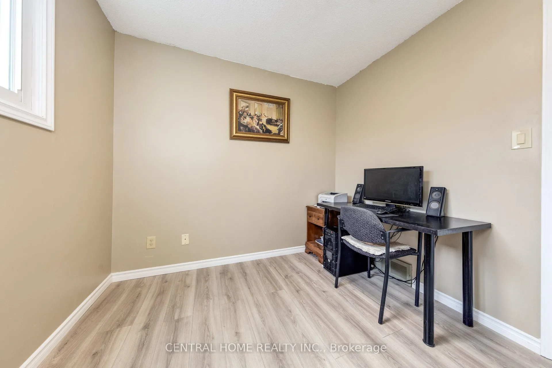 92 Pinemeadow Crescent