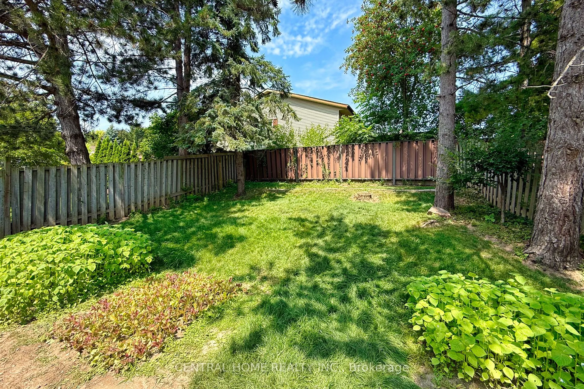 92 Pinemeadow Crescent