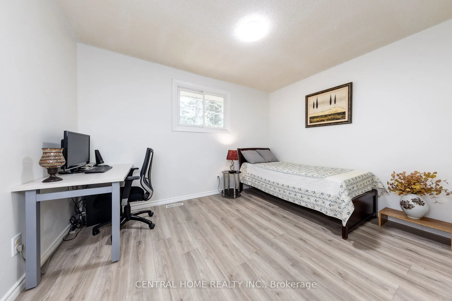 92 Pinemeadow Crescent