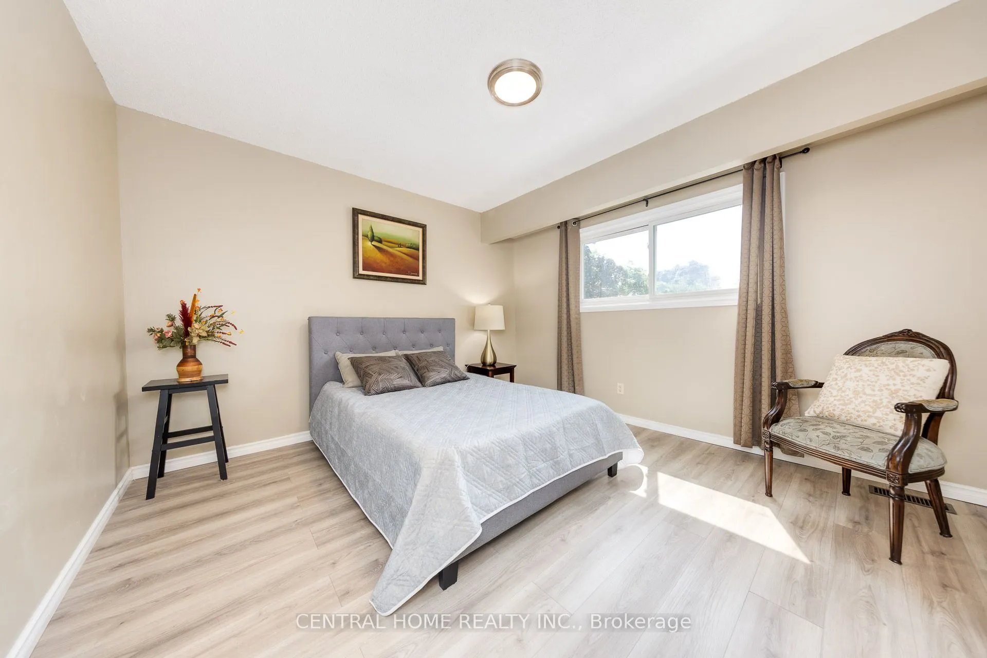 92 Pinemeadow Crescent