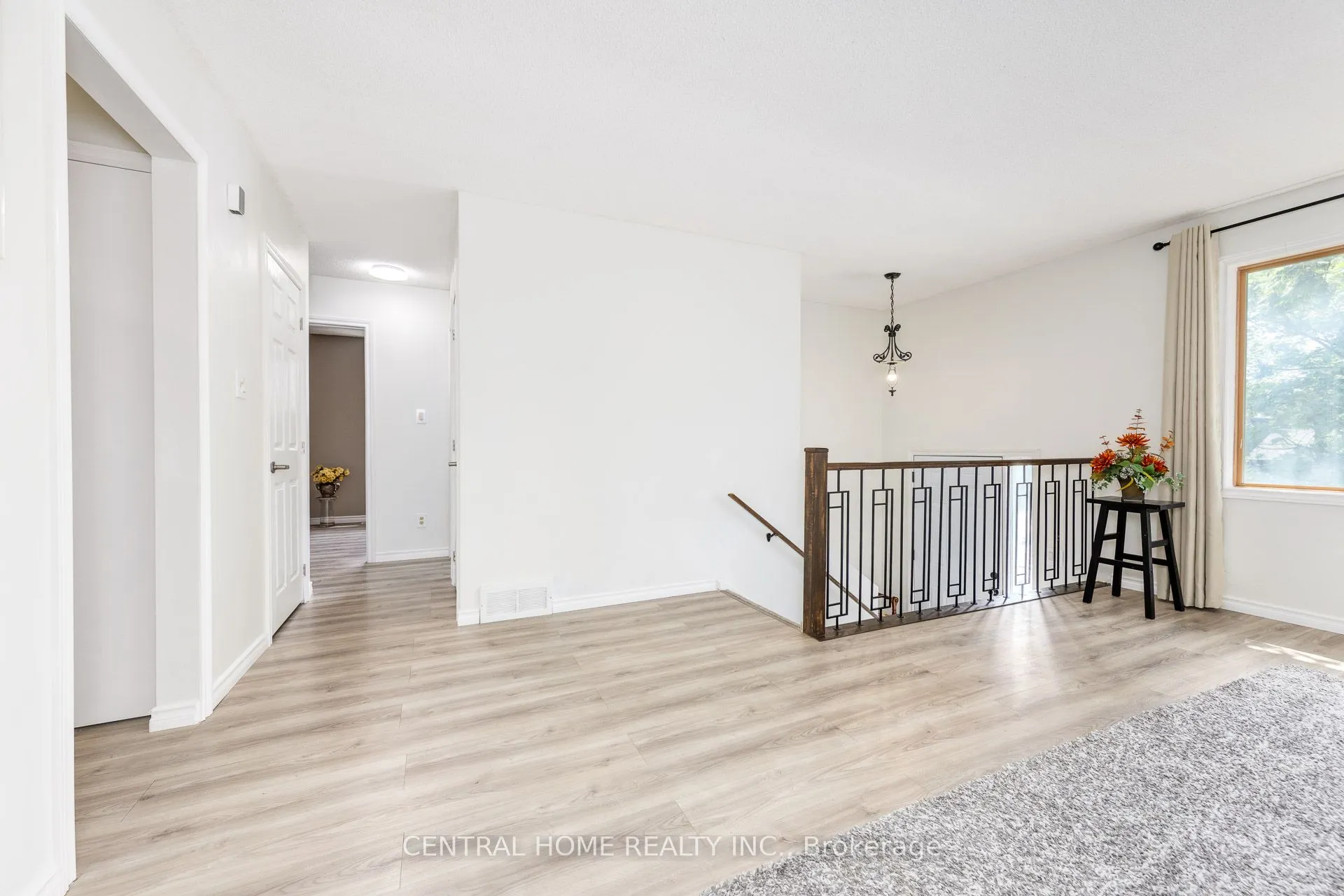 92 Pinemeadow Crescent