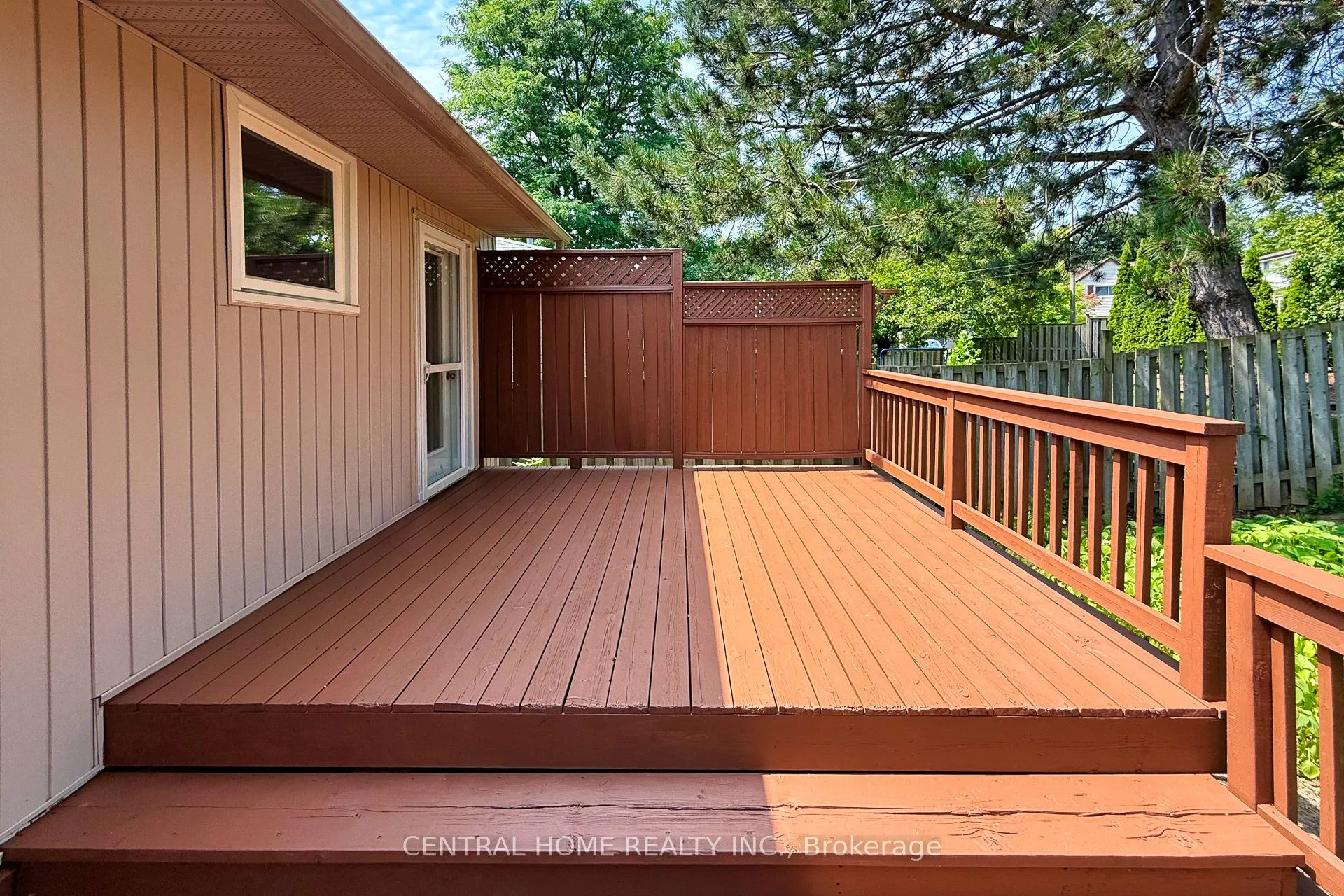 92 Pinemeadow Crescent