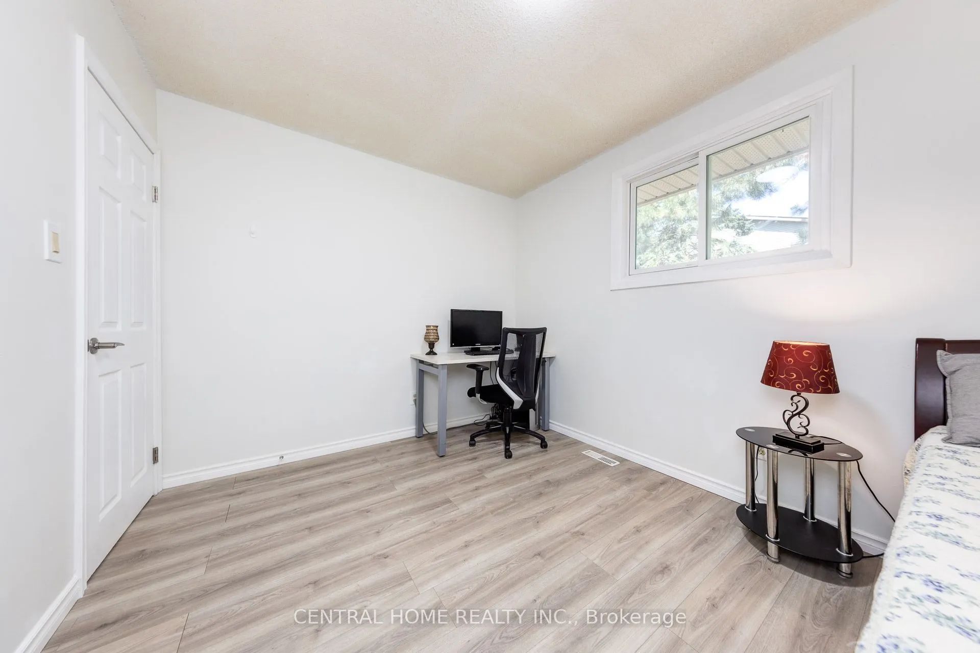 92 Pinemeadow Crescent