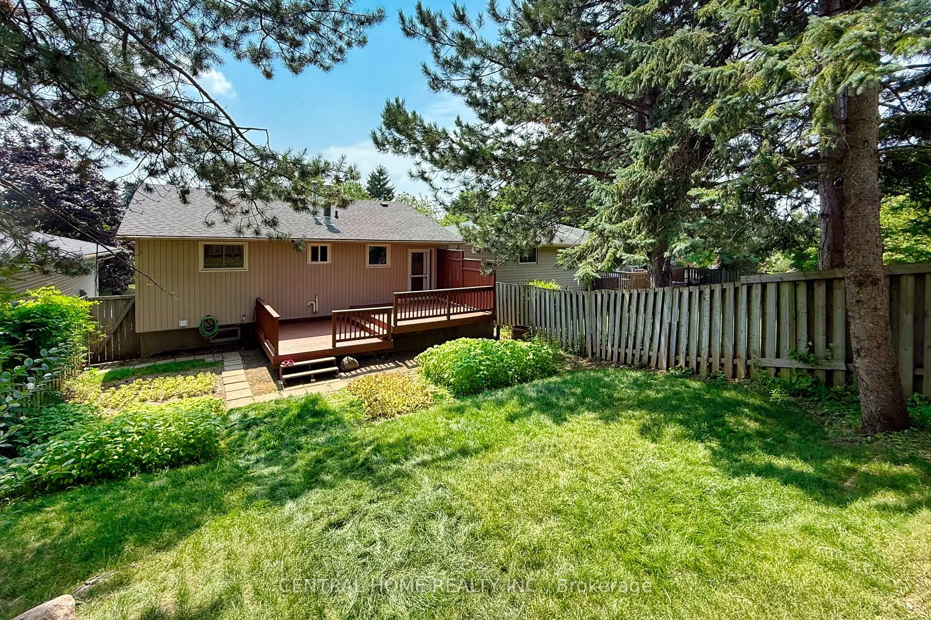 92 Pinemeadow Crescent