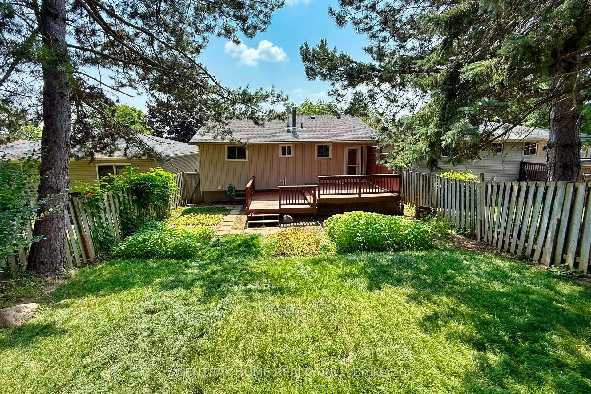 92 Pinemeadow Crescent