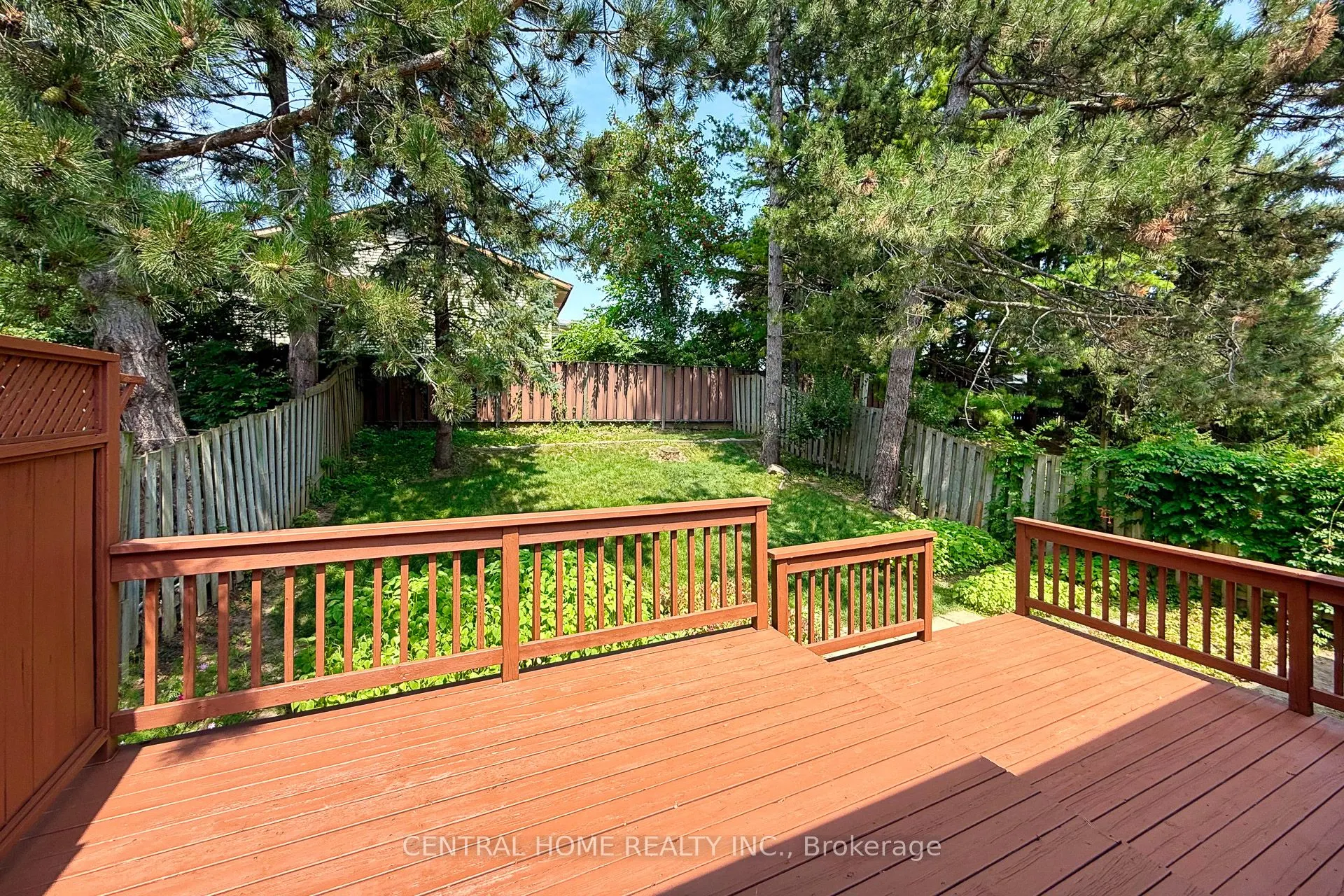 92 Pinemeadow Crescent
