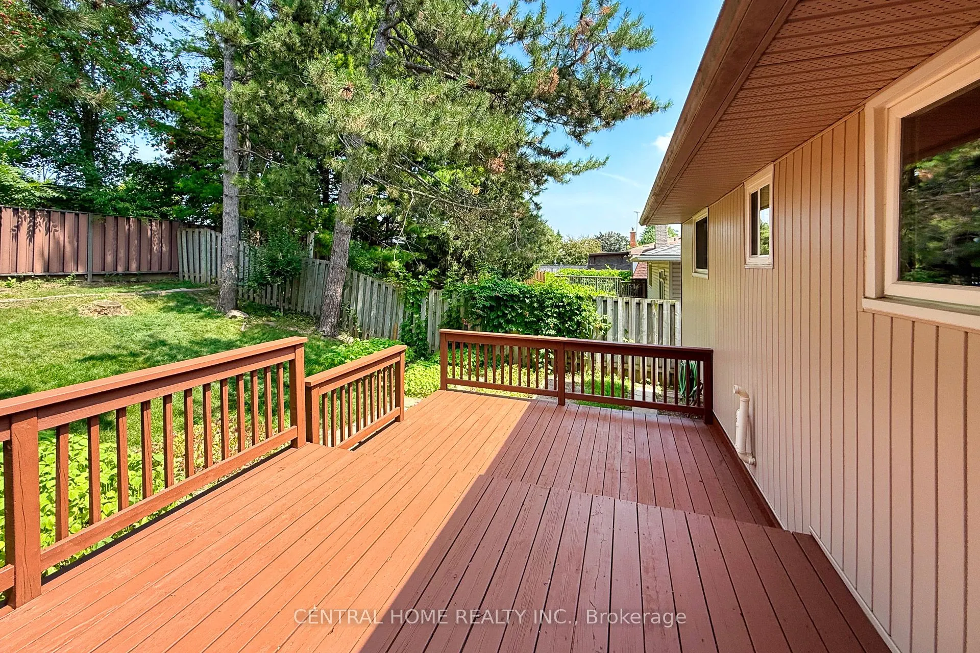 92 Pinemeadow Crescent