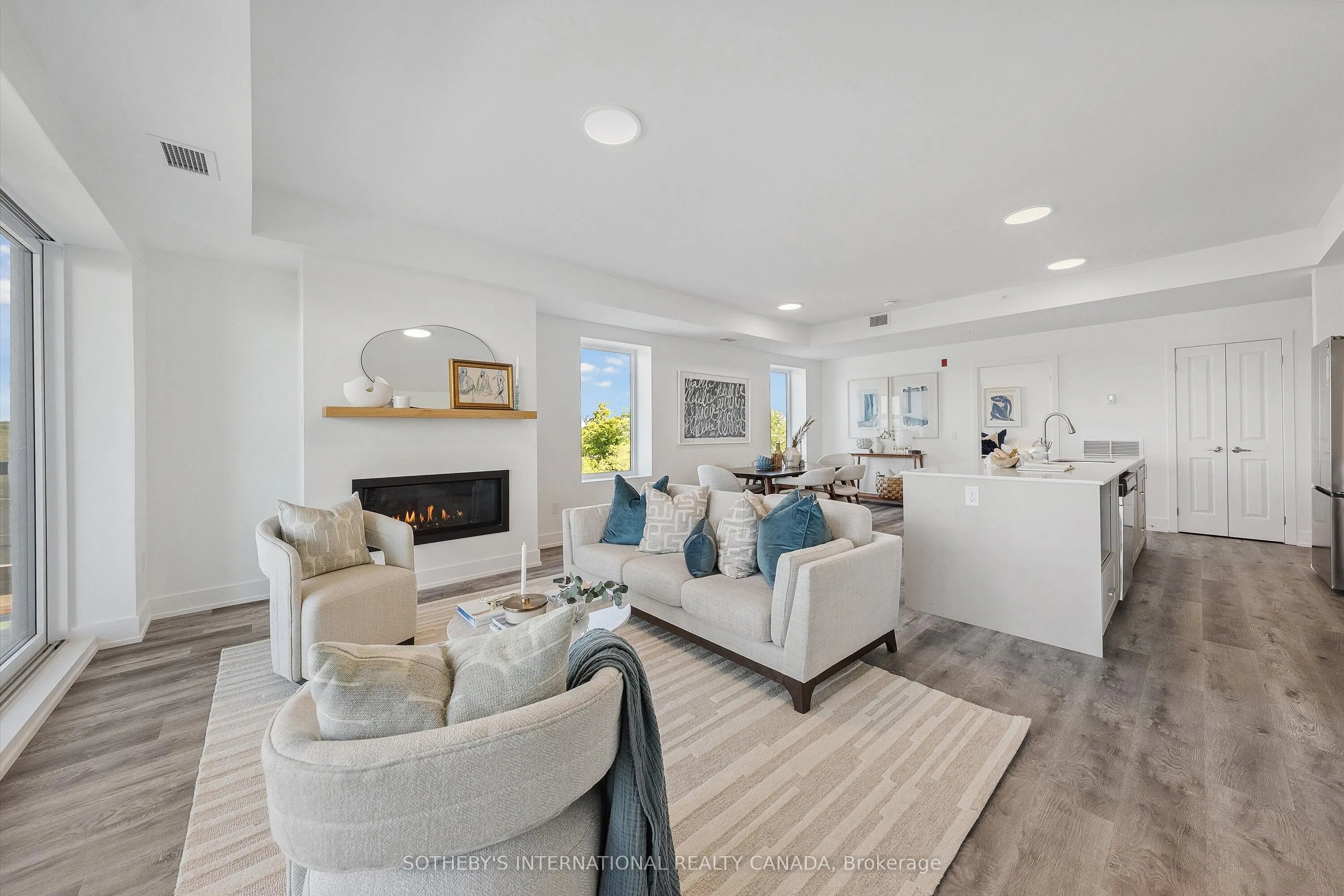 19B West Street N, #208