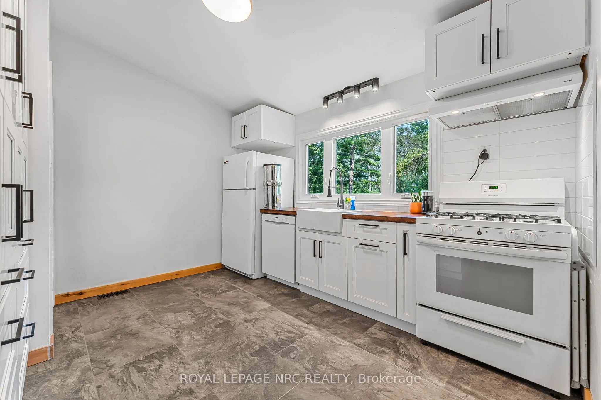5277 SHERKSTON Road
