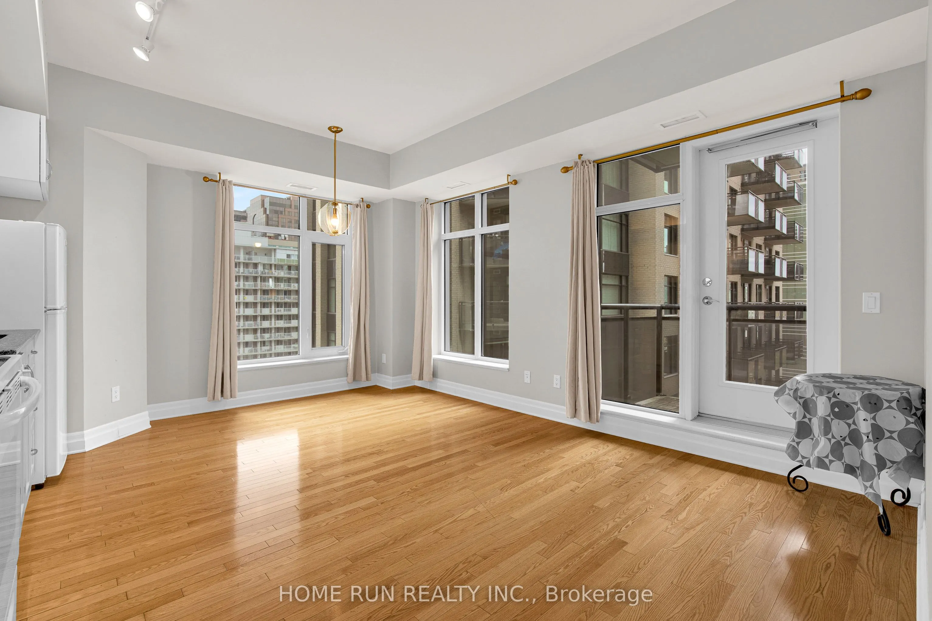 245 Kent Street, #708