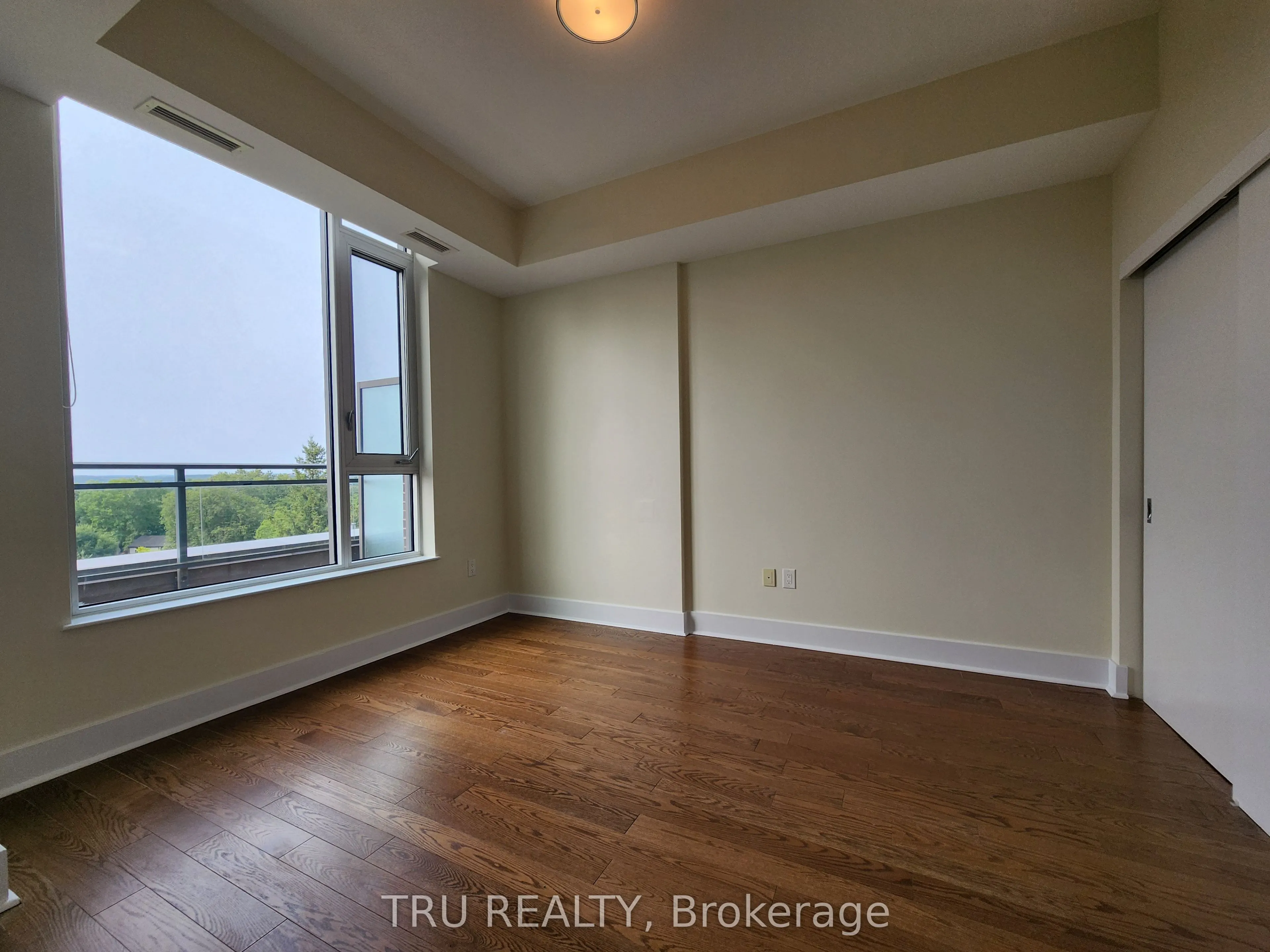 101 Richmond Road, #609