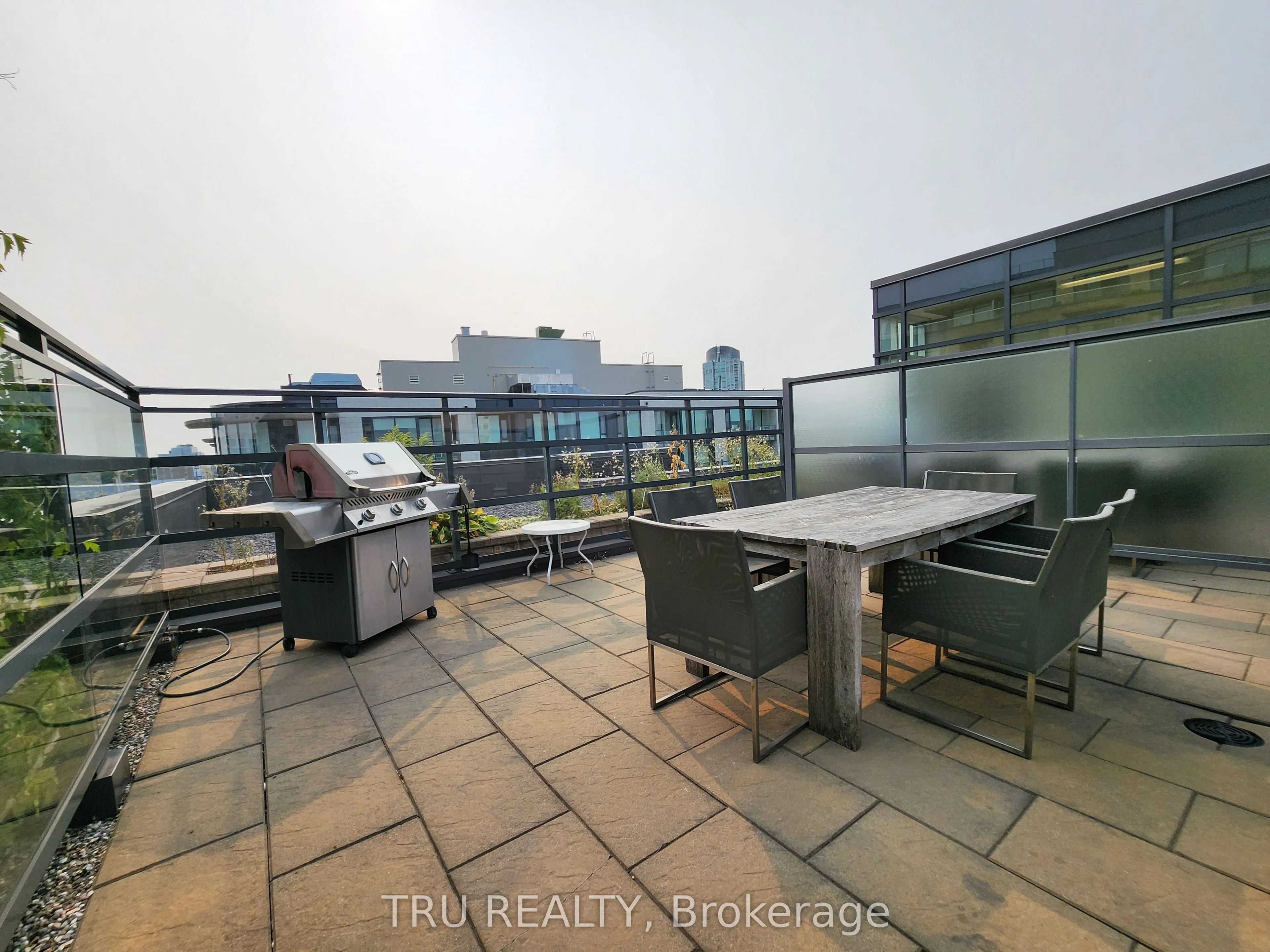 101 Richmond Road, #609