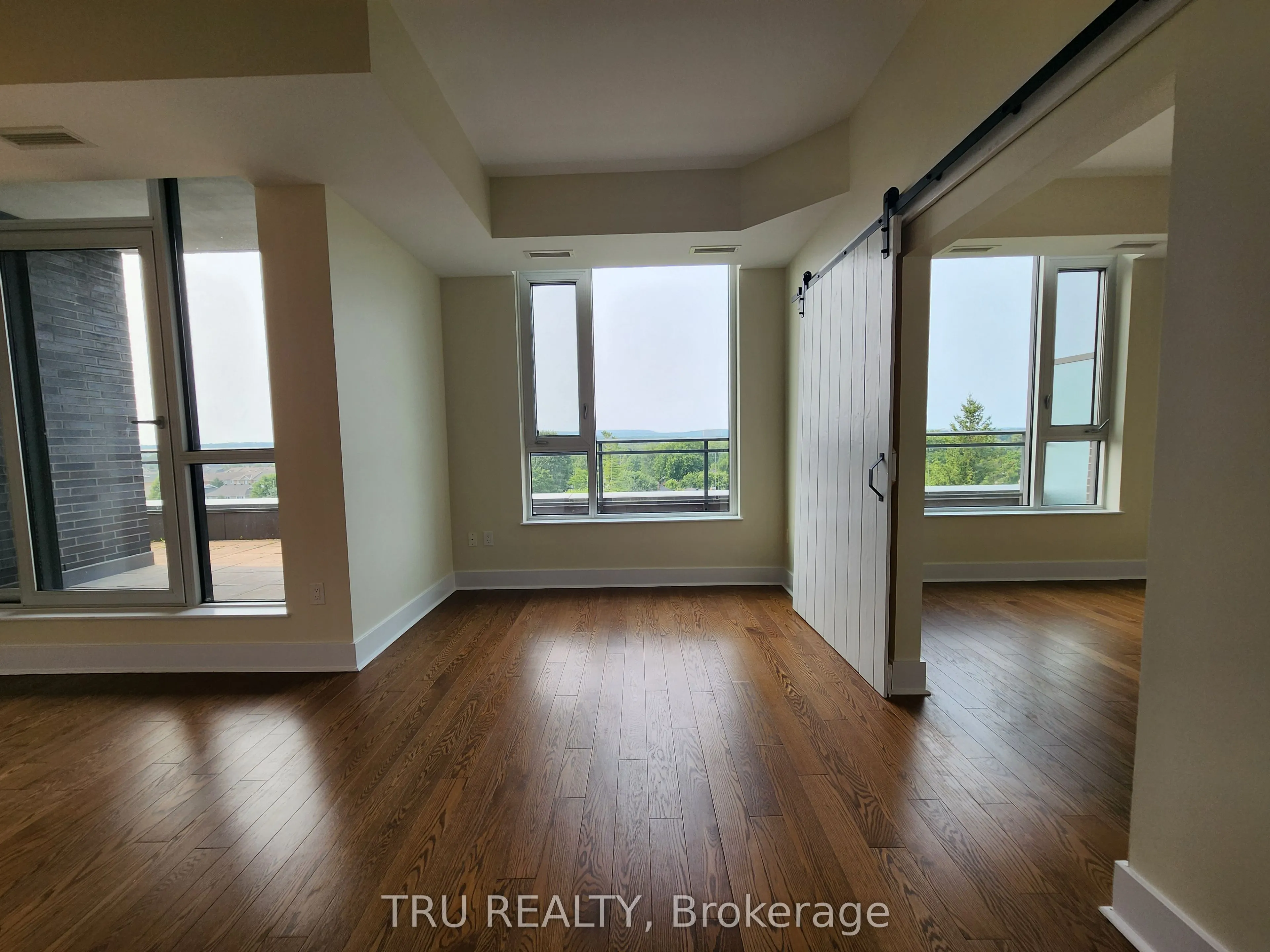 101 Richmond Road, #609