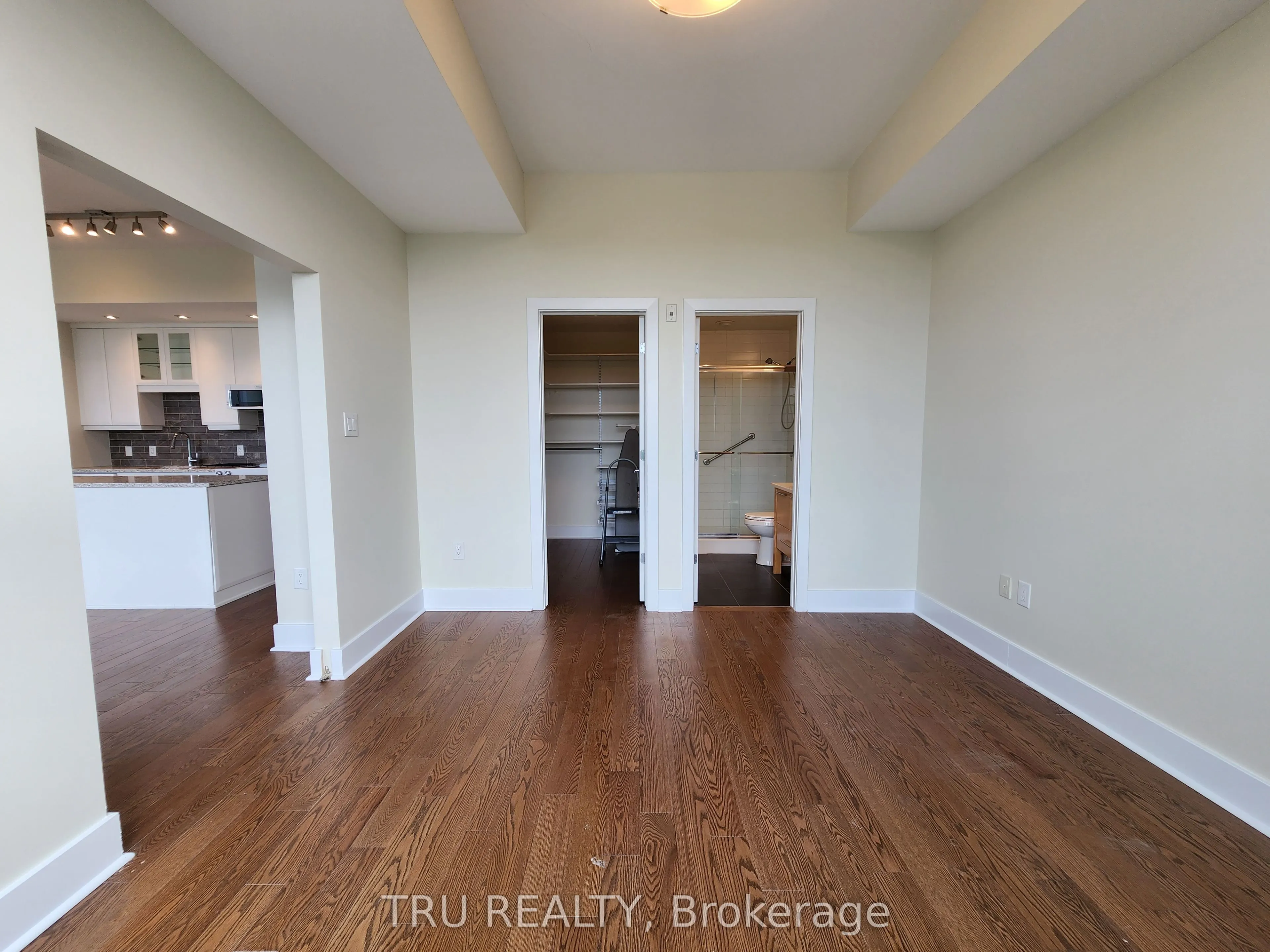 101 Richmond Road, #609