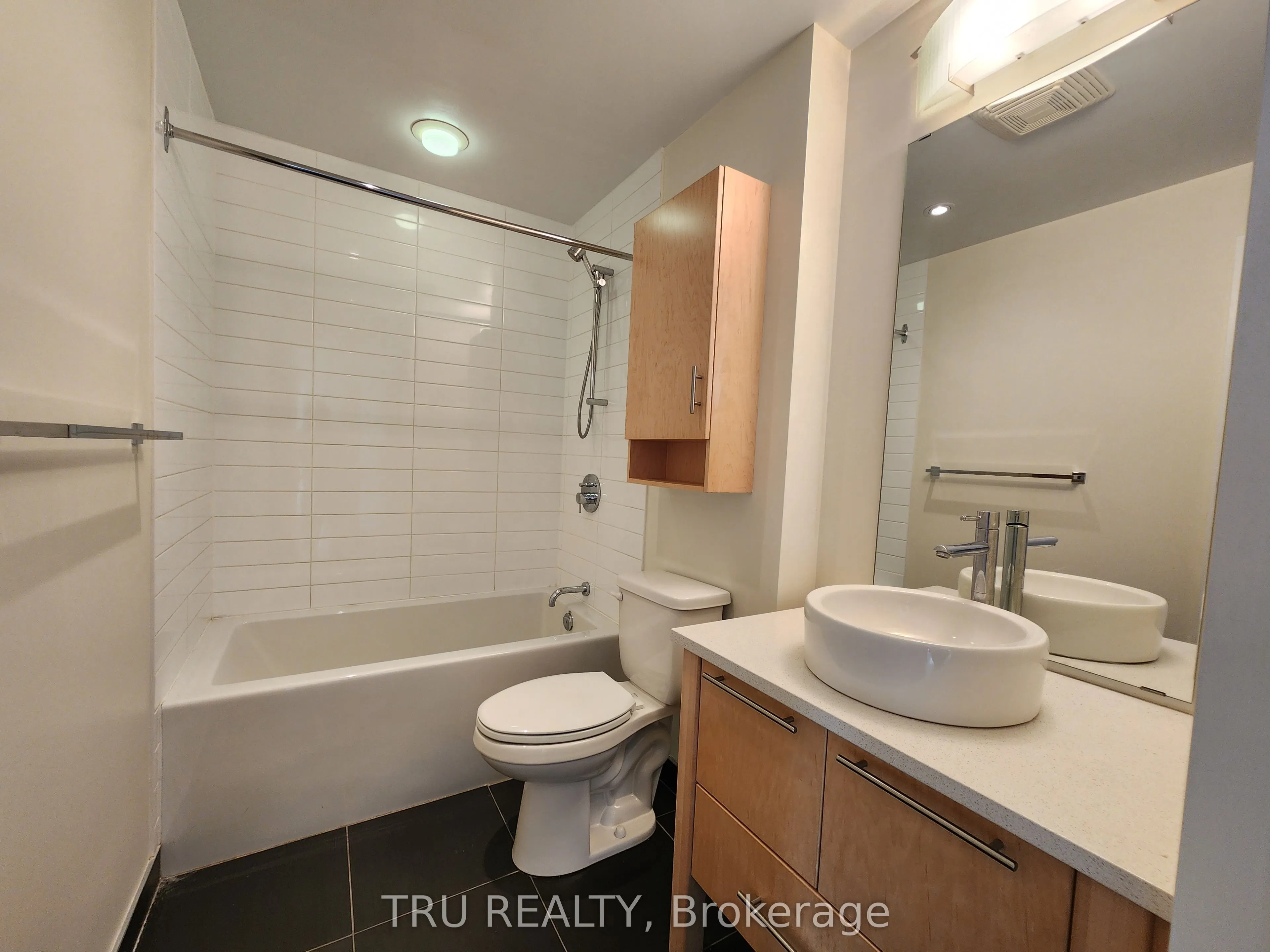 101 Richmond Road, #609