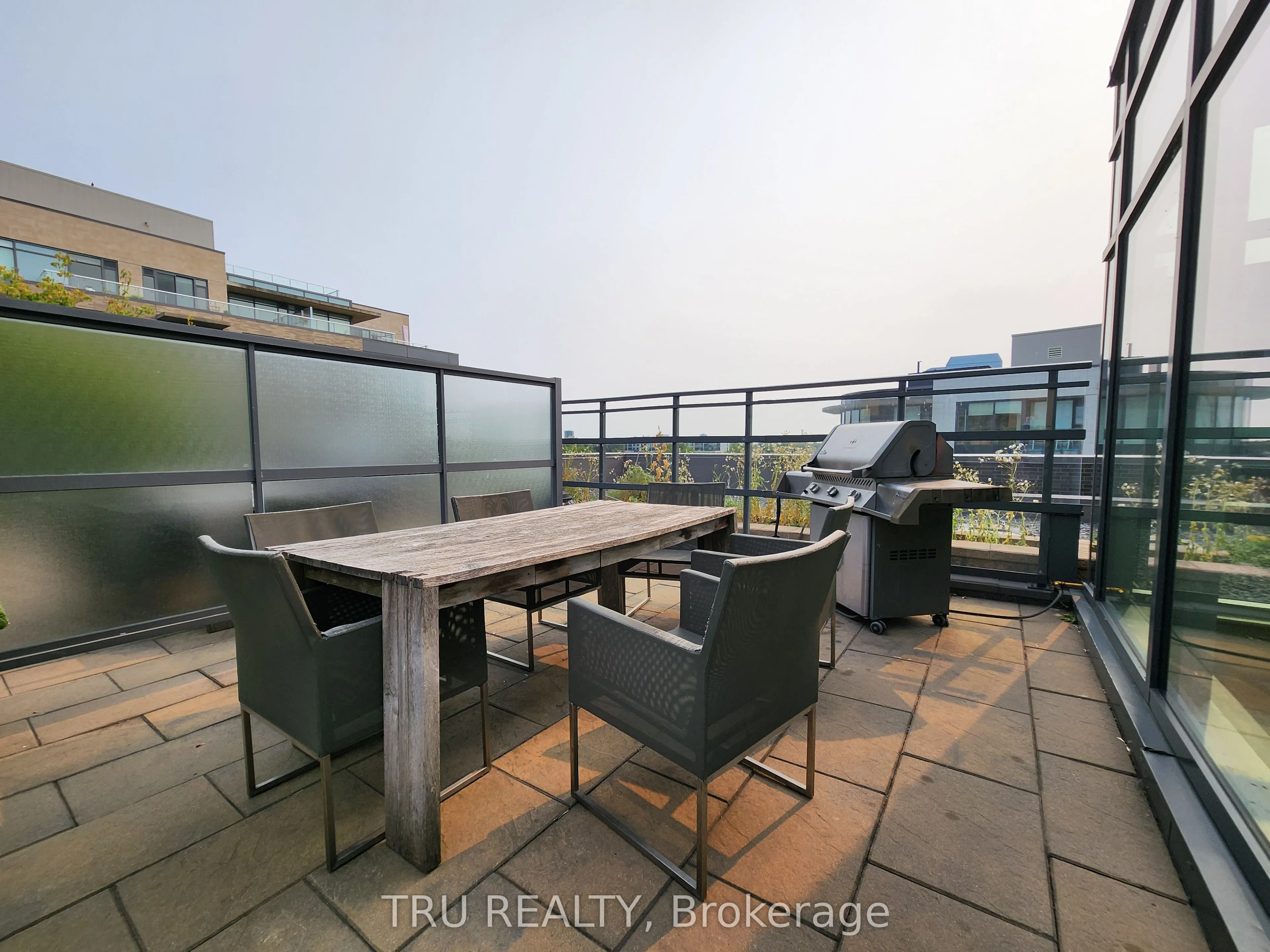101 Richmond Road, #609