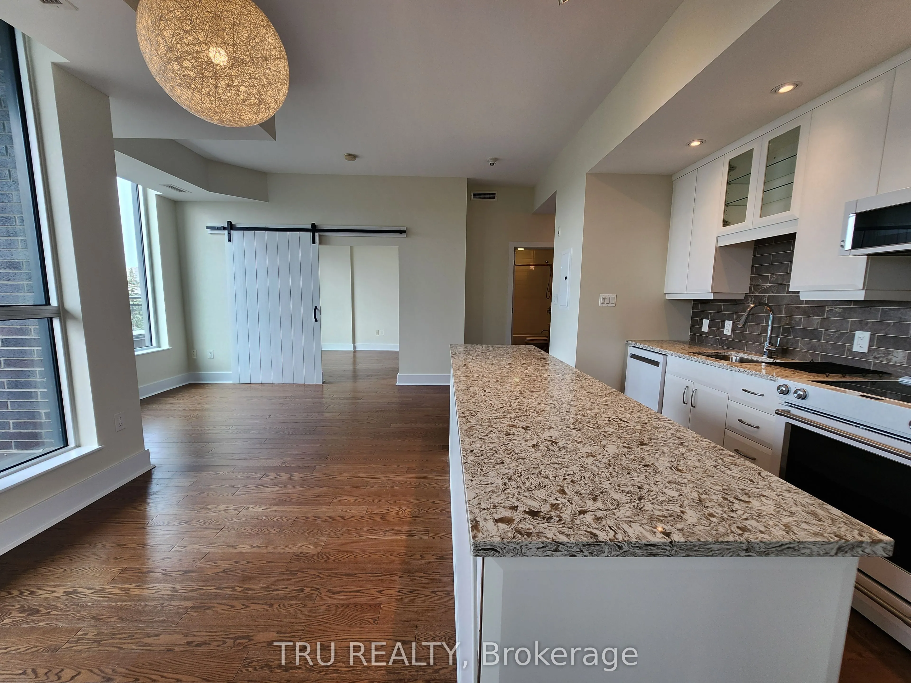 101 Richmond Road, #609