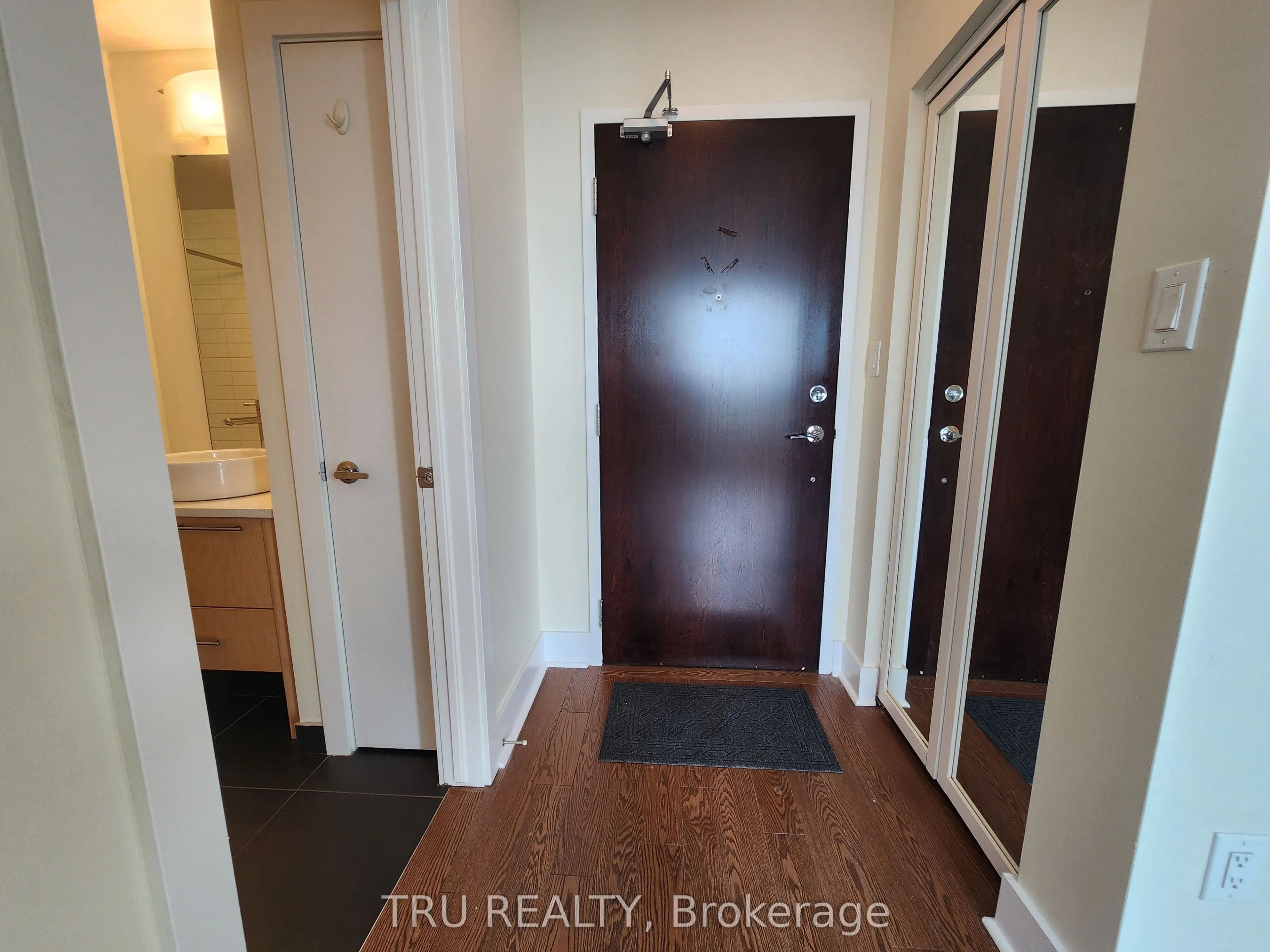 101 Richmond Road, #609