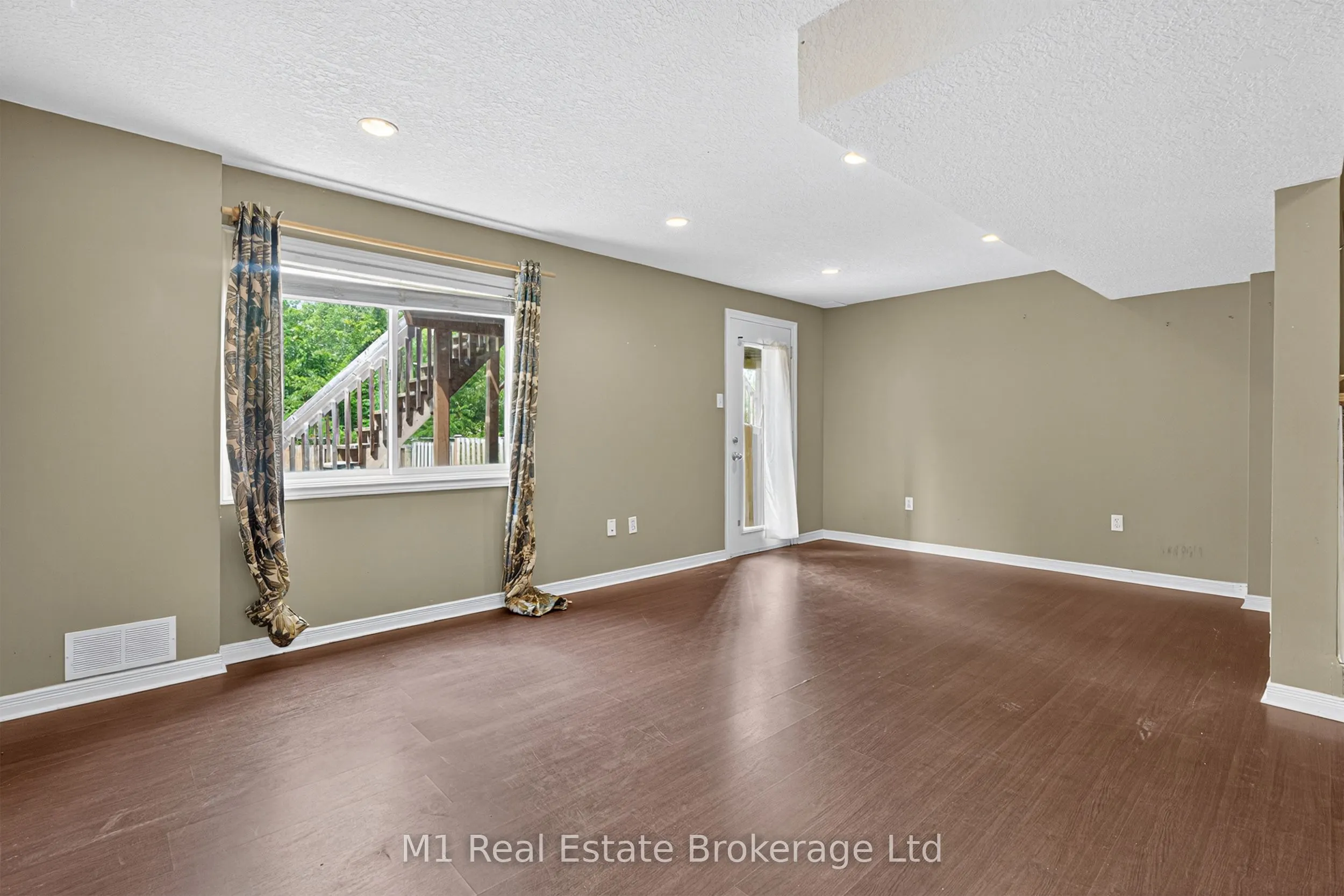 112 Chesterton Lane