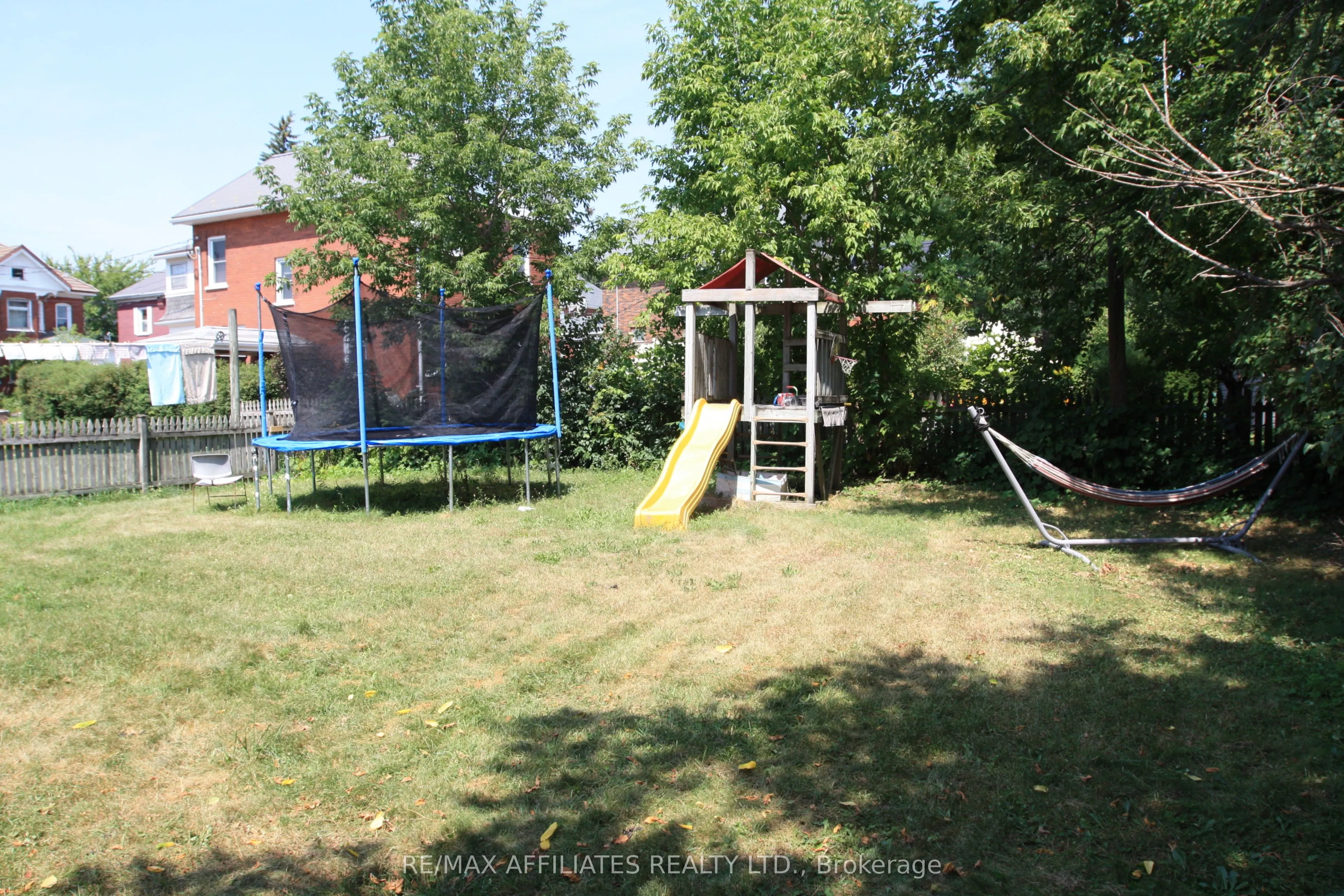 37 Mcgill Street S
