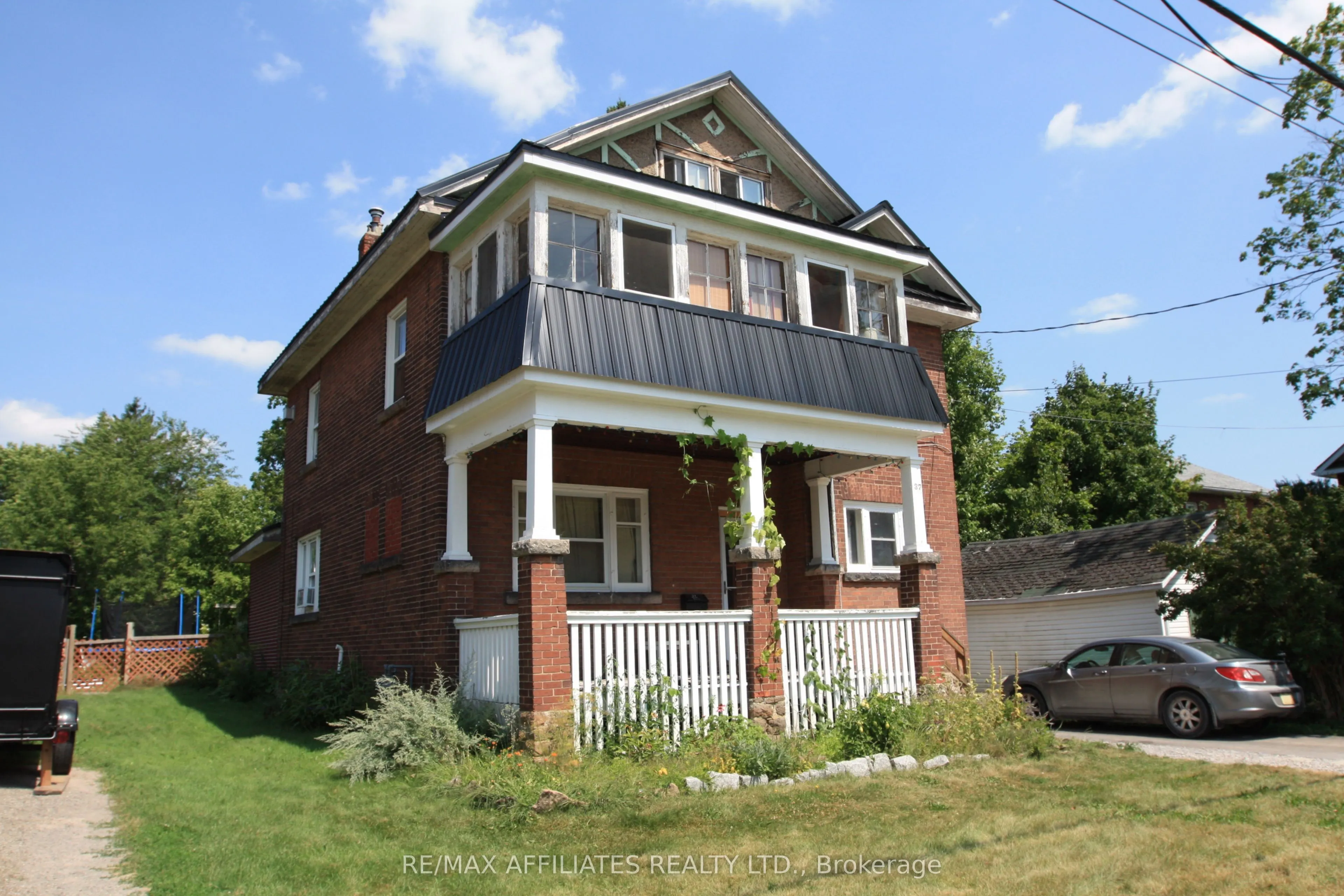 37 Mcgill Street S
