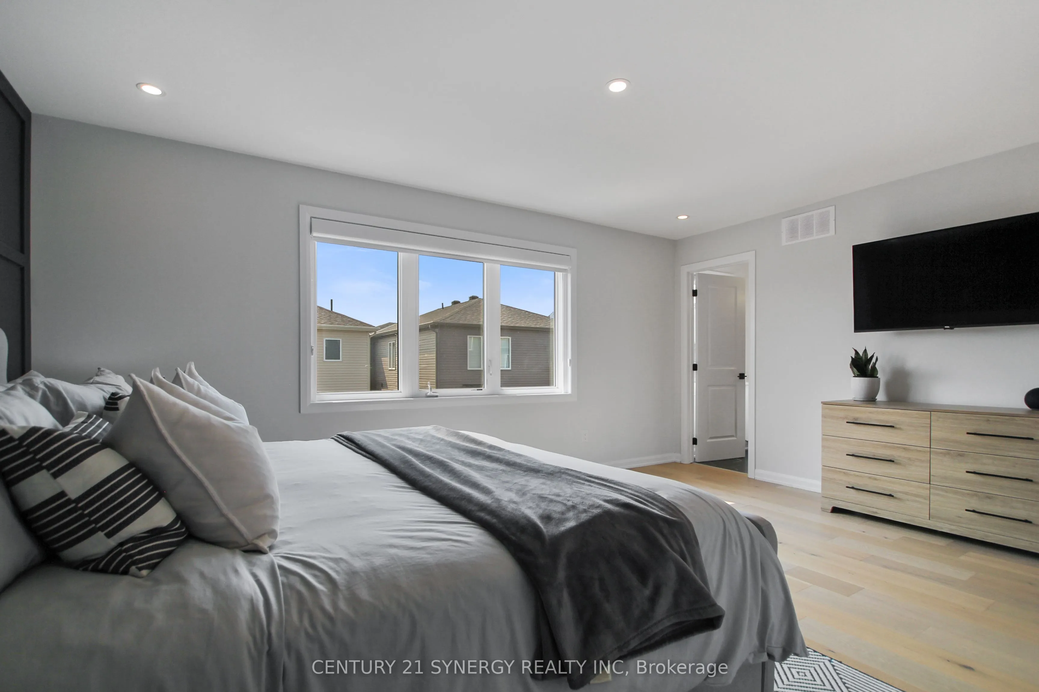 2104 Caltra Crescent