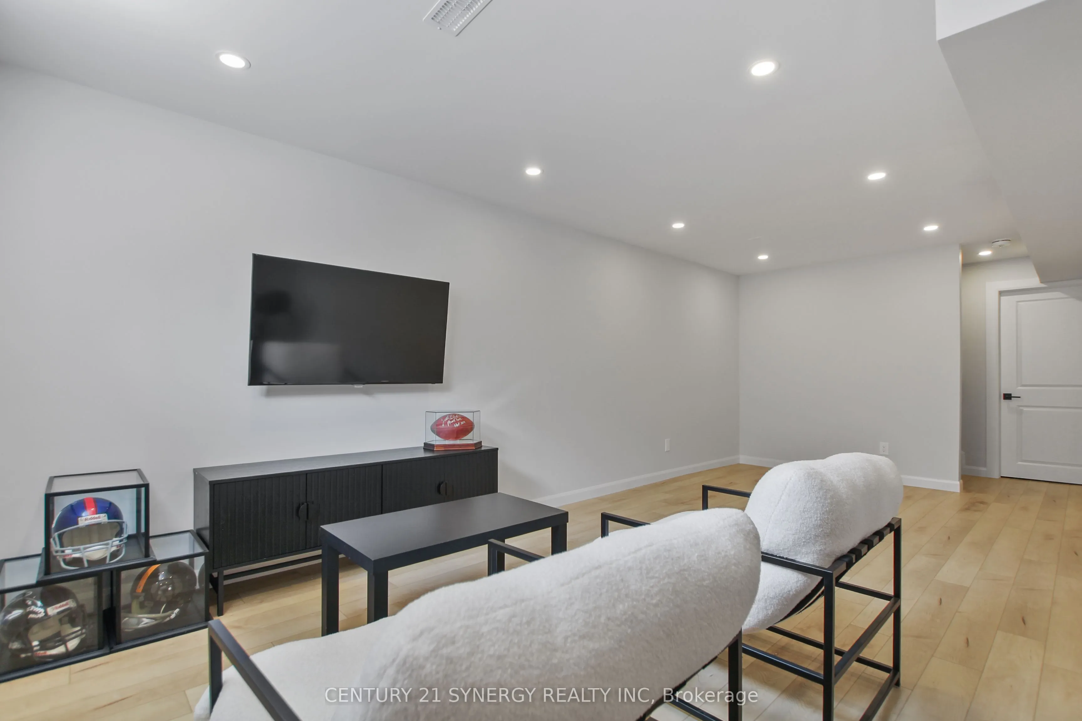 2104 Caltra Crescent