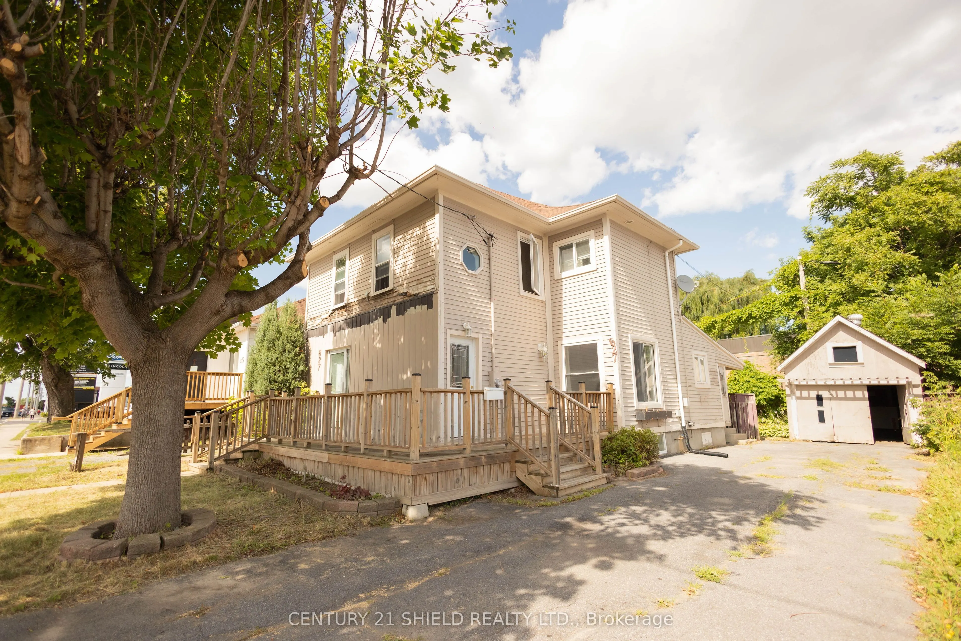 627 Pitt Street