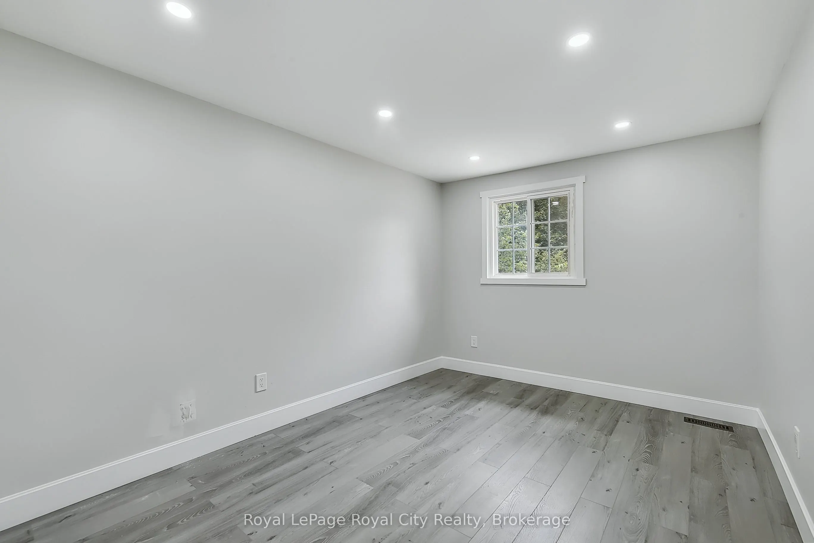 691 College Avenue W